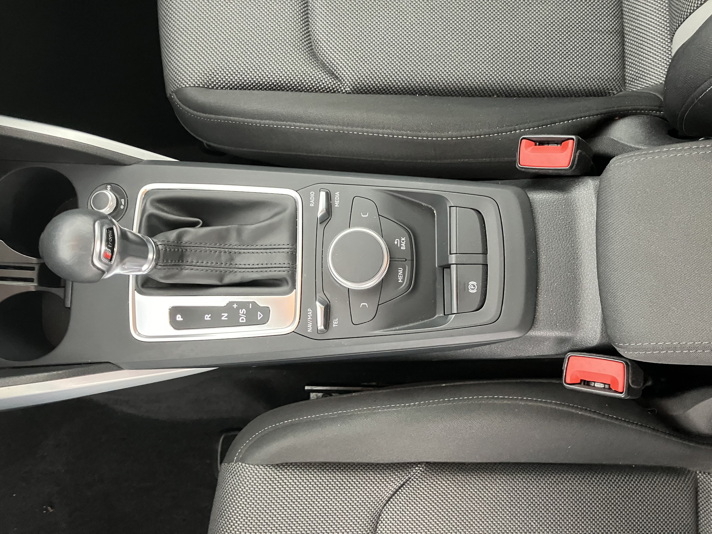 Audi Q2 2.0 35 TDI sport | Bild 15 von 31