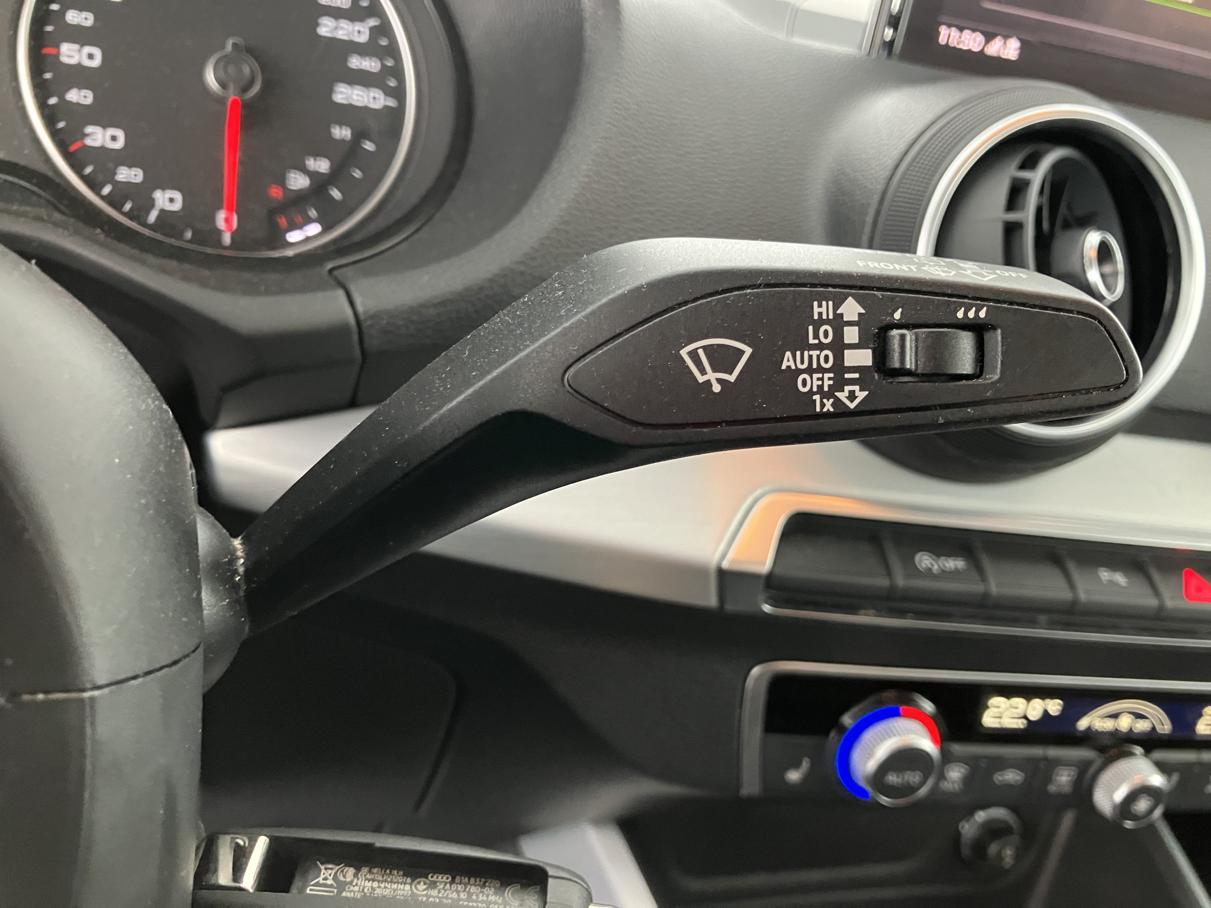 Audi Q2 2.0 35 TDI sport | Bild 25 von 31