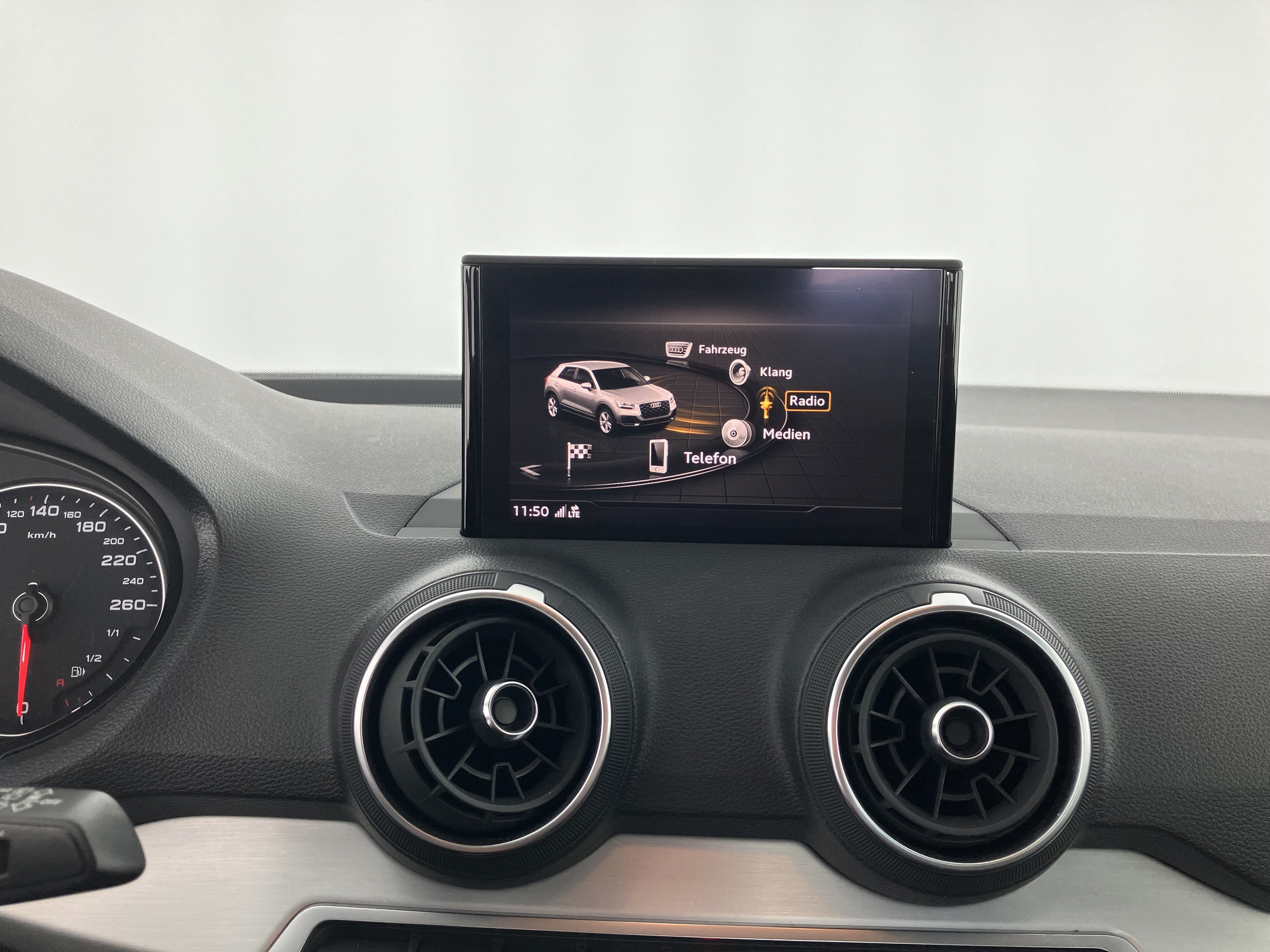 Audi Q2 2.0 35 TDI sport | Bild 10 von 31