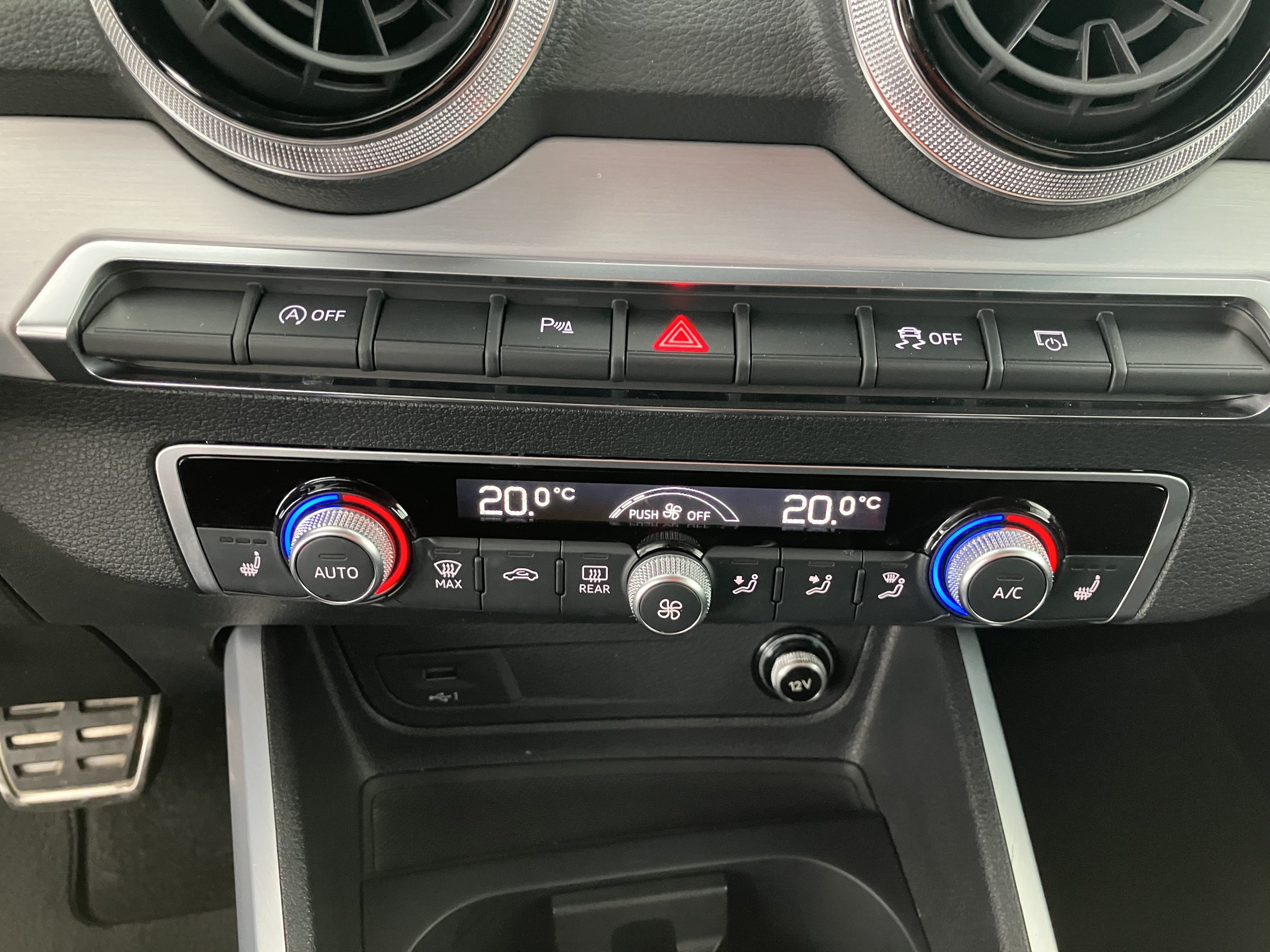 Audi Q2 40 2.0 TFSI quattro S-Line | Bild 20 von 29