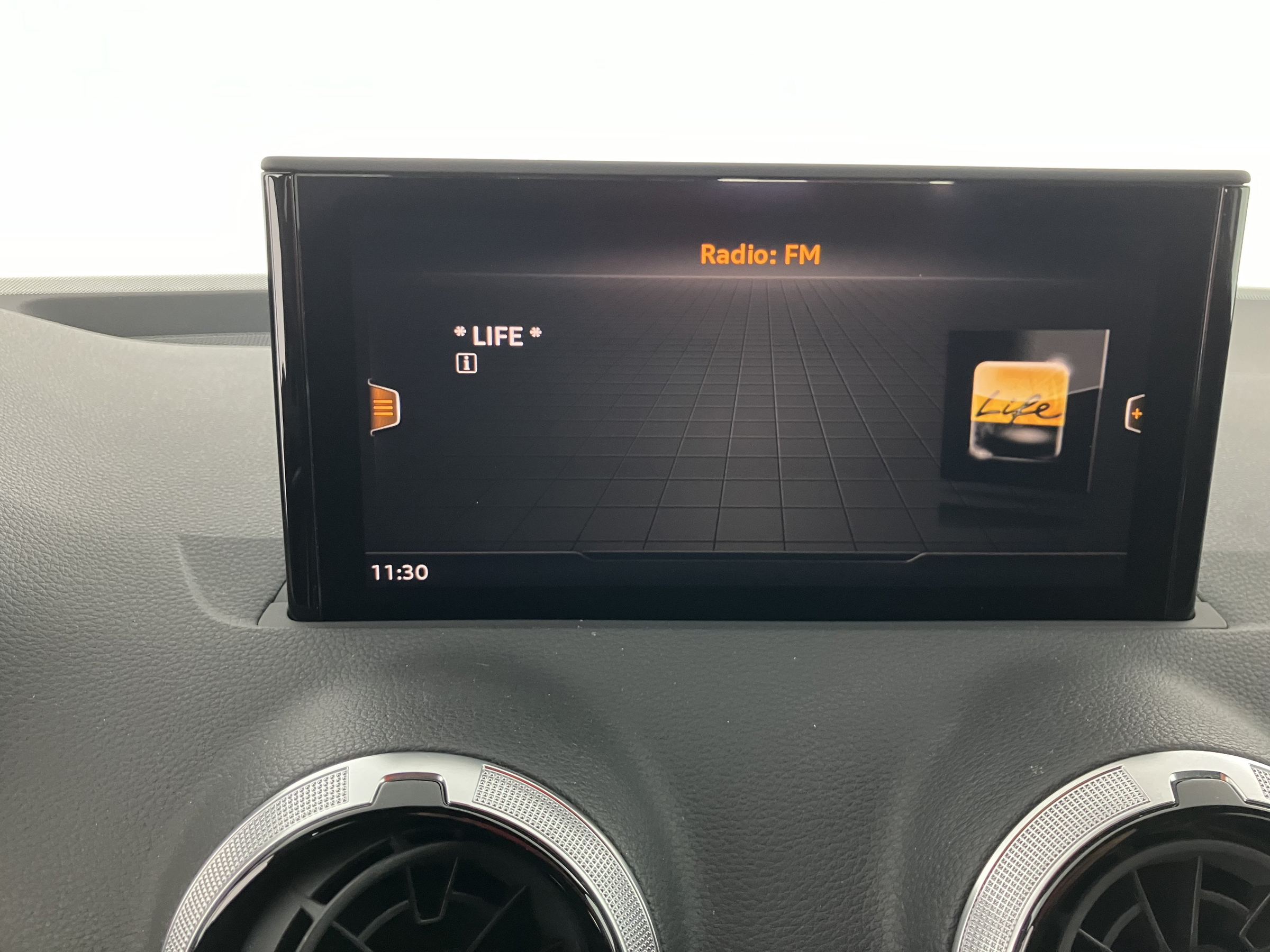 Audi Q2 40 2.0 TFSI quattro S-Line | Bild 8 von 29