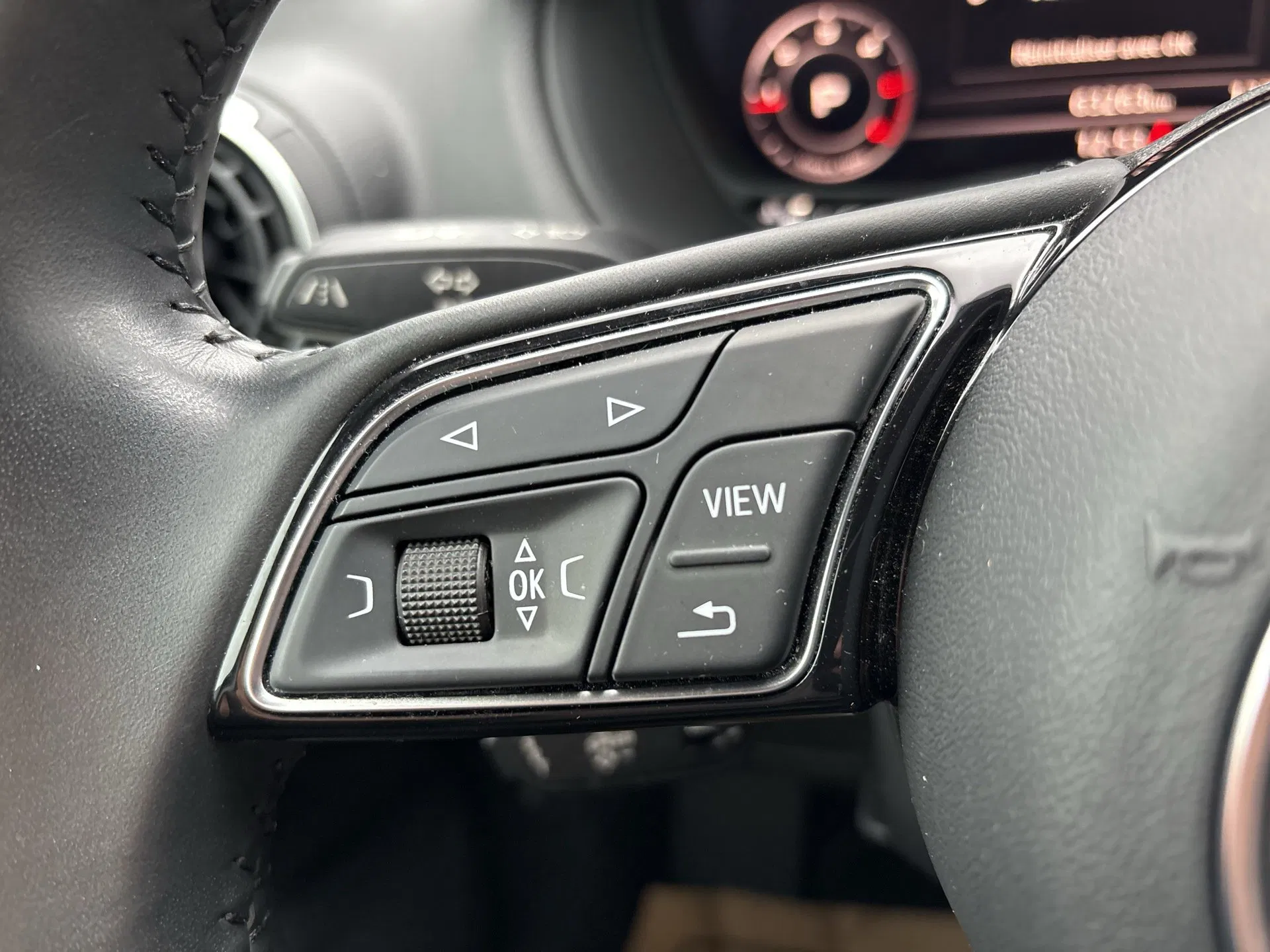 Audi Q2 1.6 30 TDI sport | Bild 13 von 24