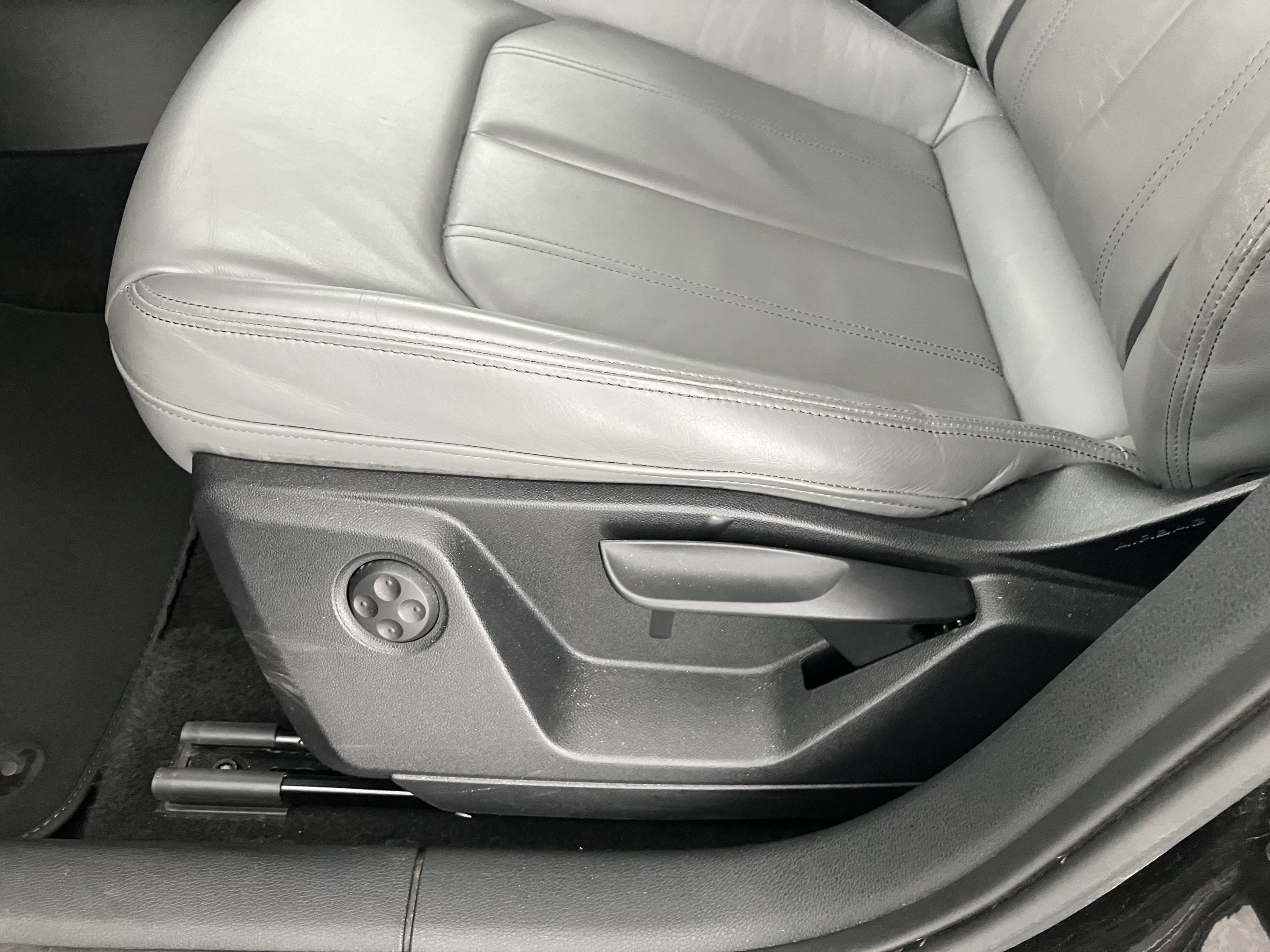 Audi Q2 2.0 35 TDI sport | Bild 23 von 30