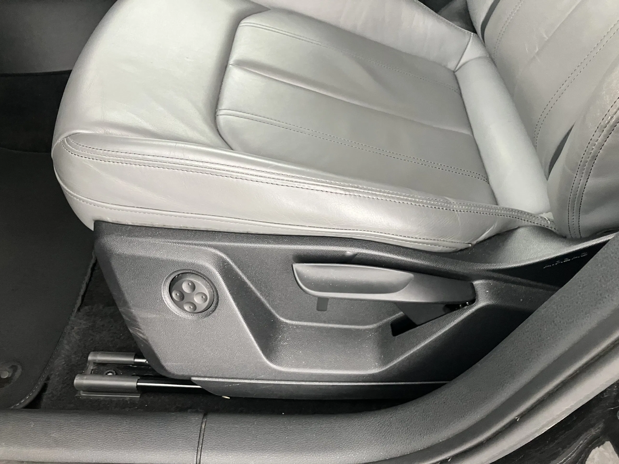 Audi Q2 2.0 35 TDI sport | Bild 24 von 30