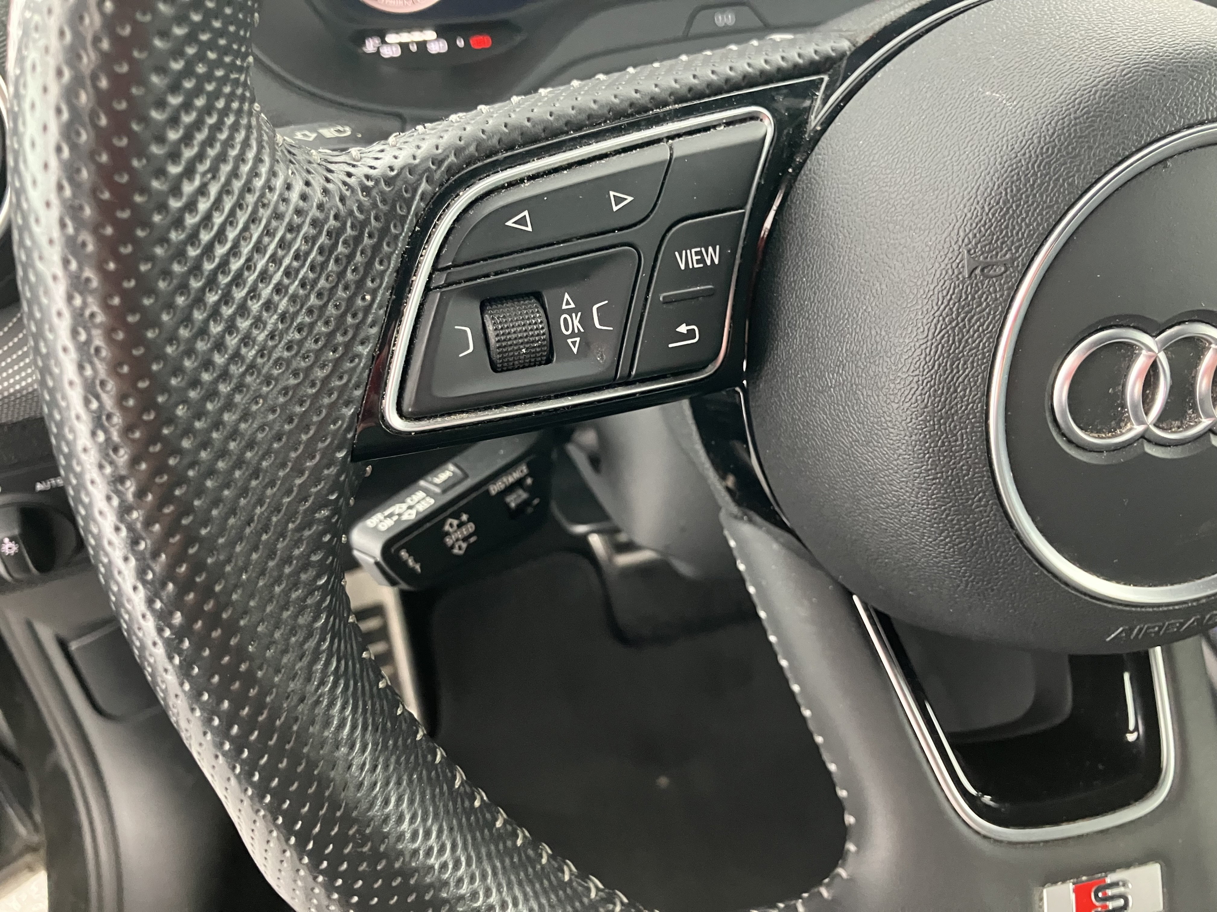 Audi Q2 2.0 35 TDI sport | Bild 27 von 30