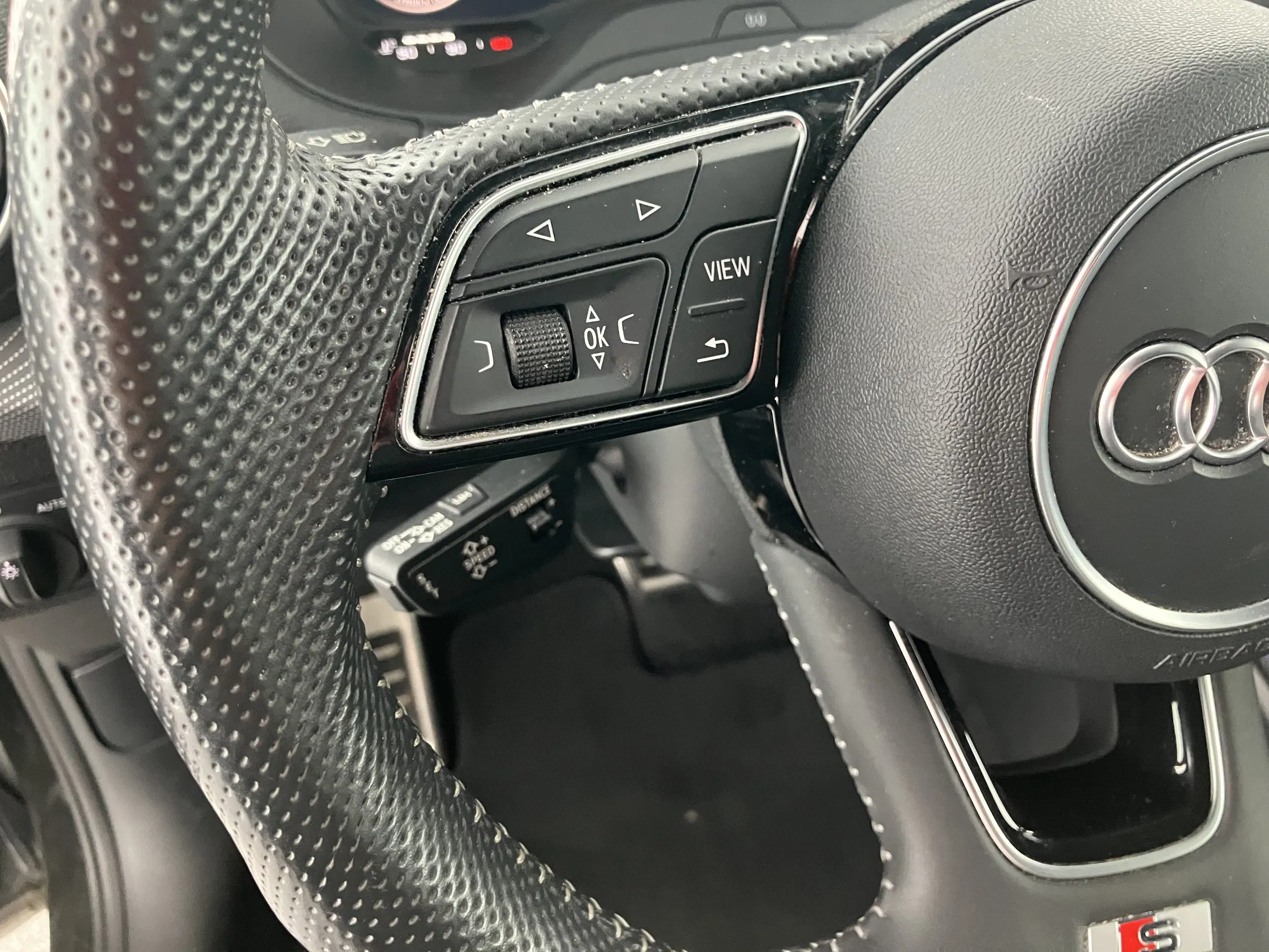 Audi Q2 2.0 35 TDI sport | Bild 28 von 30