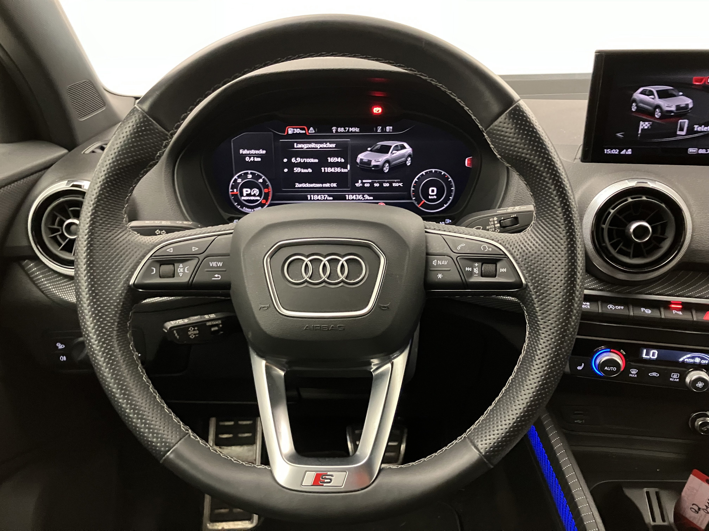 Audi Q2 35 2.0 TDI S-Line | Bild 13 von 27