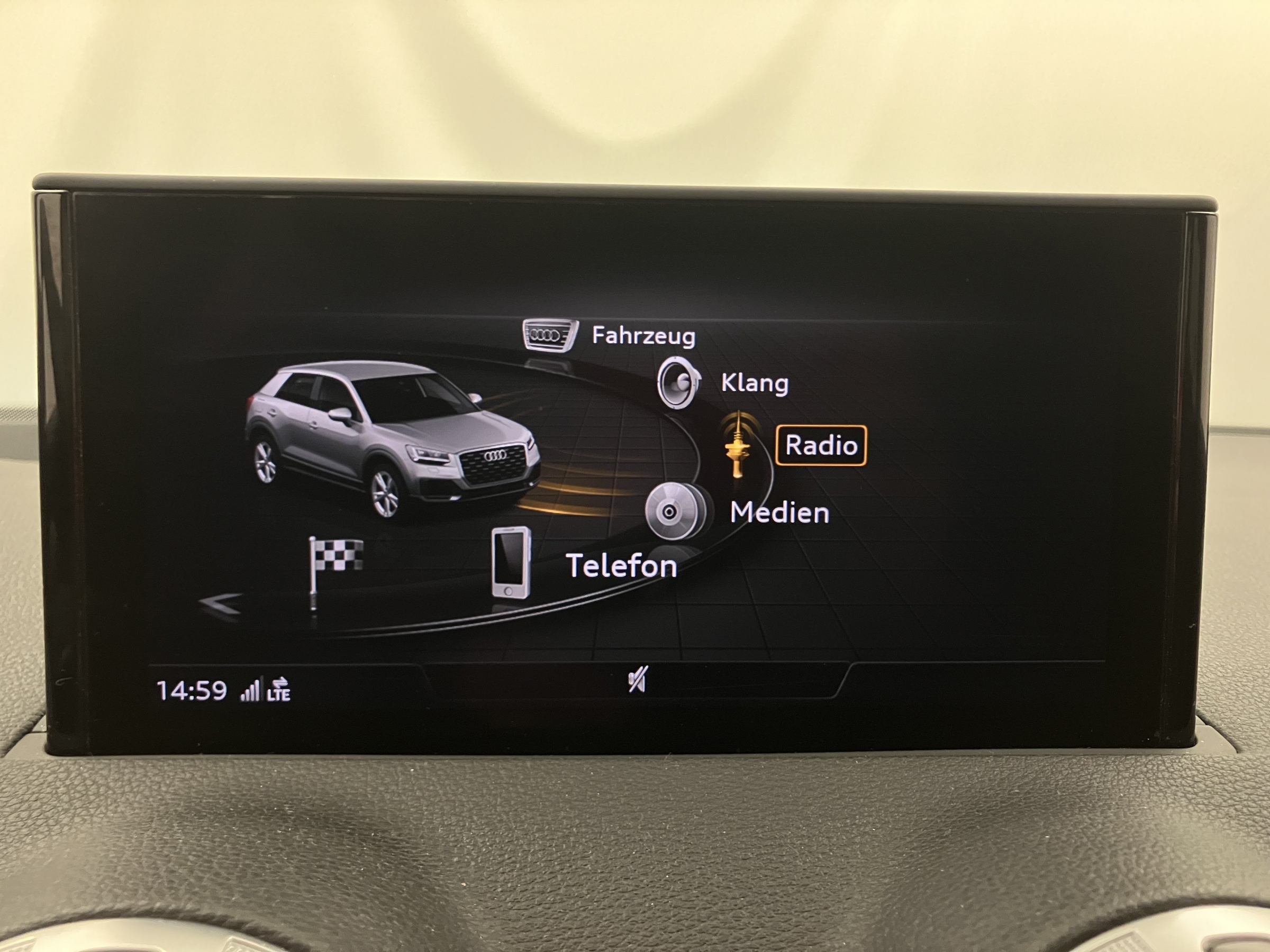 Audi Q2 35 2.0 TDI S-Line | Bild 19 von 27