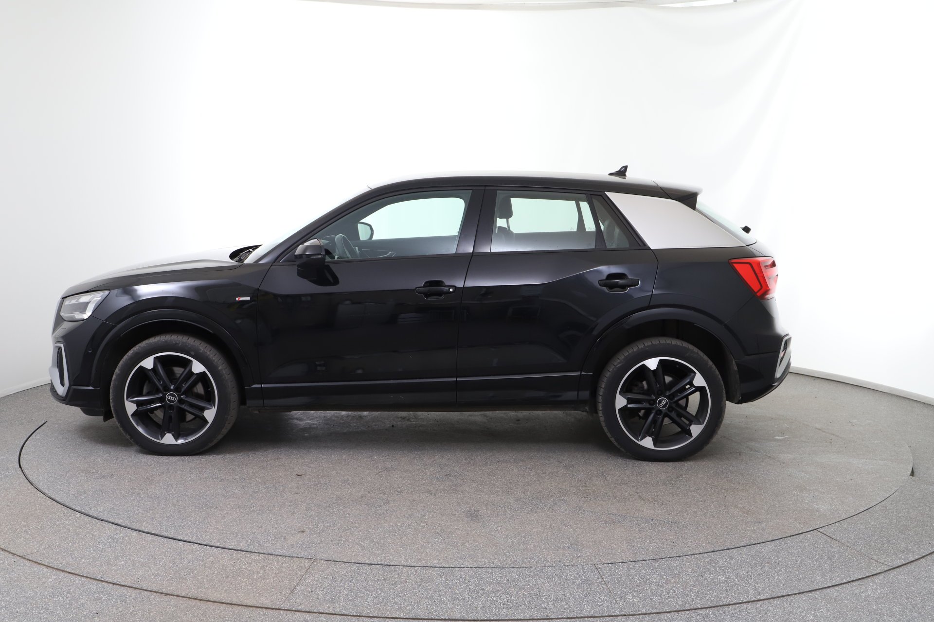Audi Q2 35 2.0 TDI S-Line | Bild 8 von 27