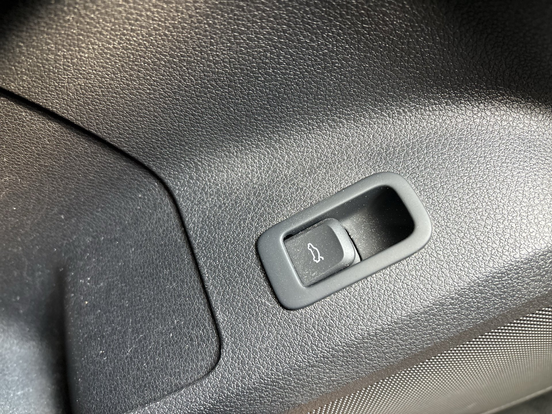 Audi Q2 35 2.0 TDI intense | Bild 9 von 20