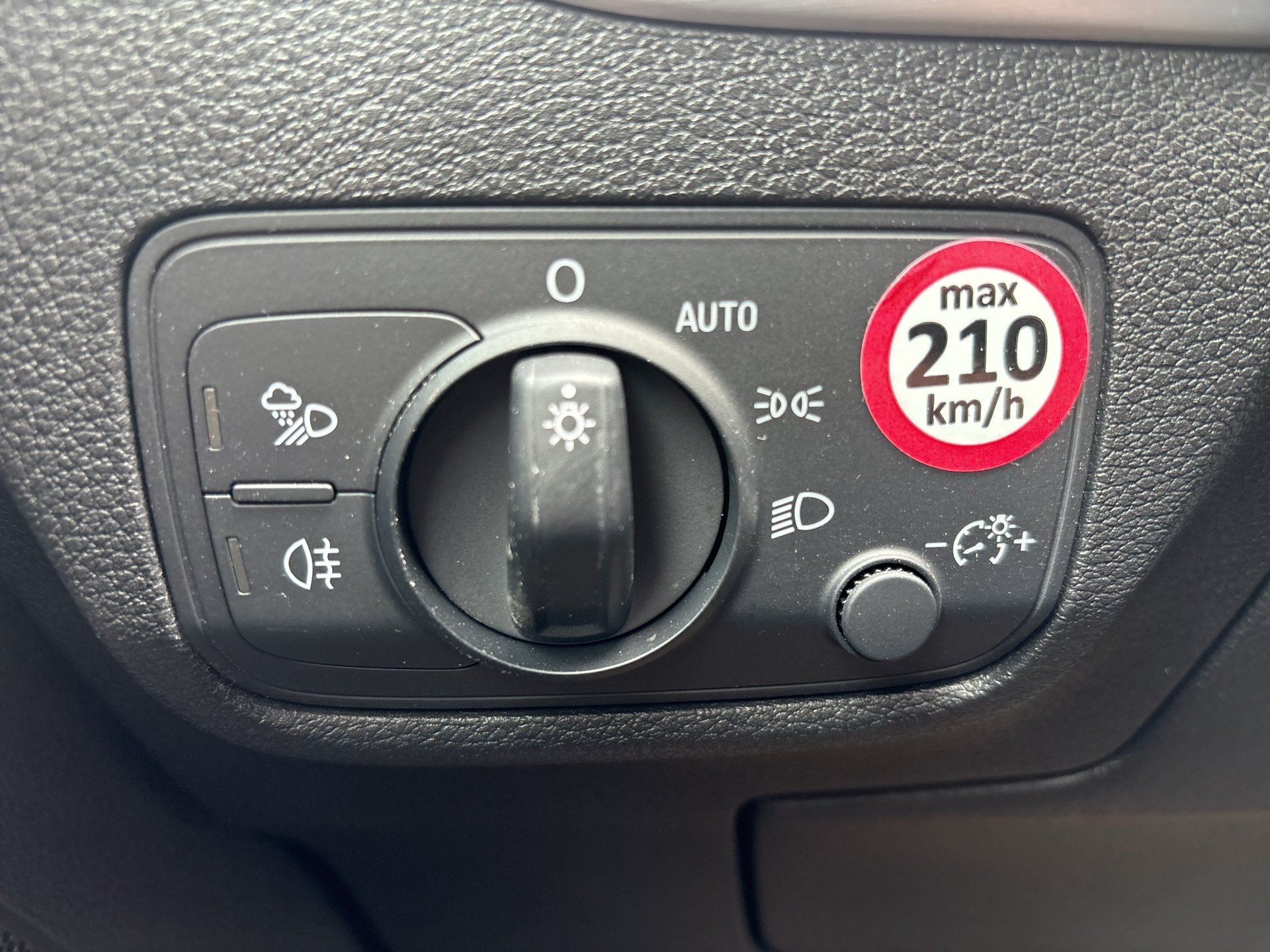 Audi Q2 35 2.0 TDI intense | Bild 10 von 20