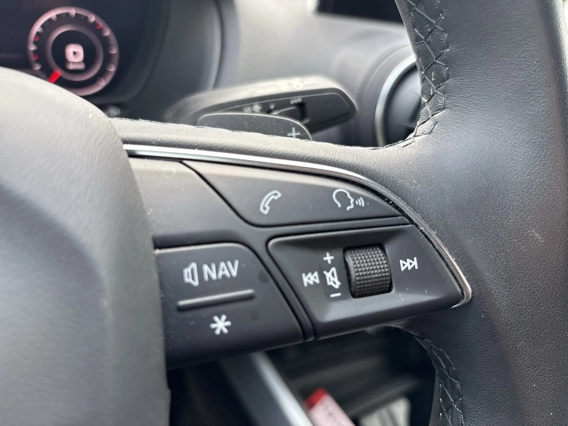 Audi Q2 35 2.0 TDI intense | Bild 12 von 20