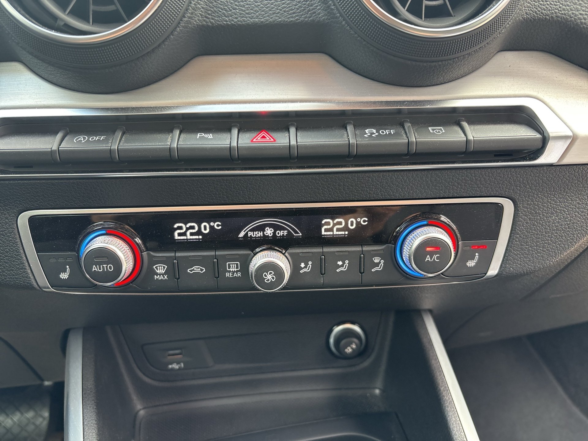 Audi Q2 35 2.0 TDI intense | Bild 13 von 20