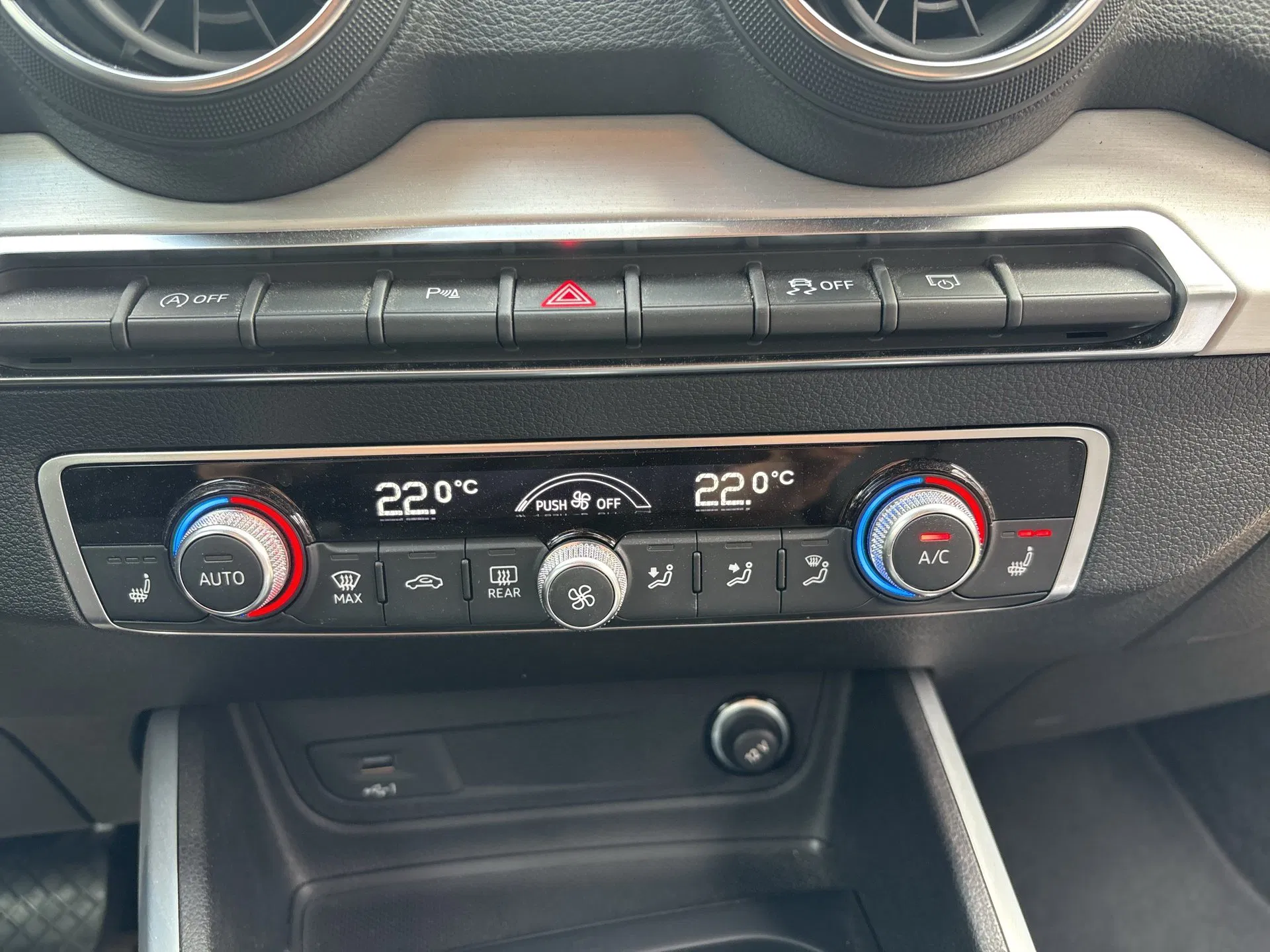 Audi Q2 35 2.0 TDI intense | Bild 13 von 20