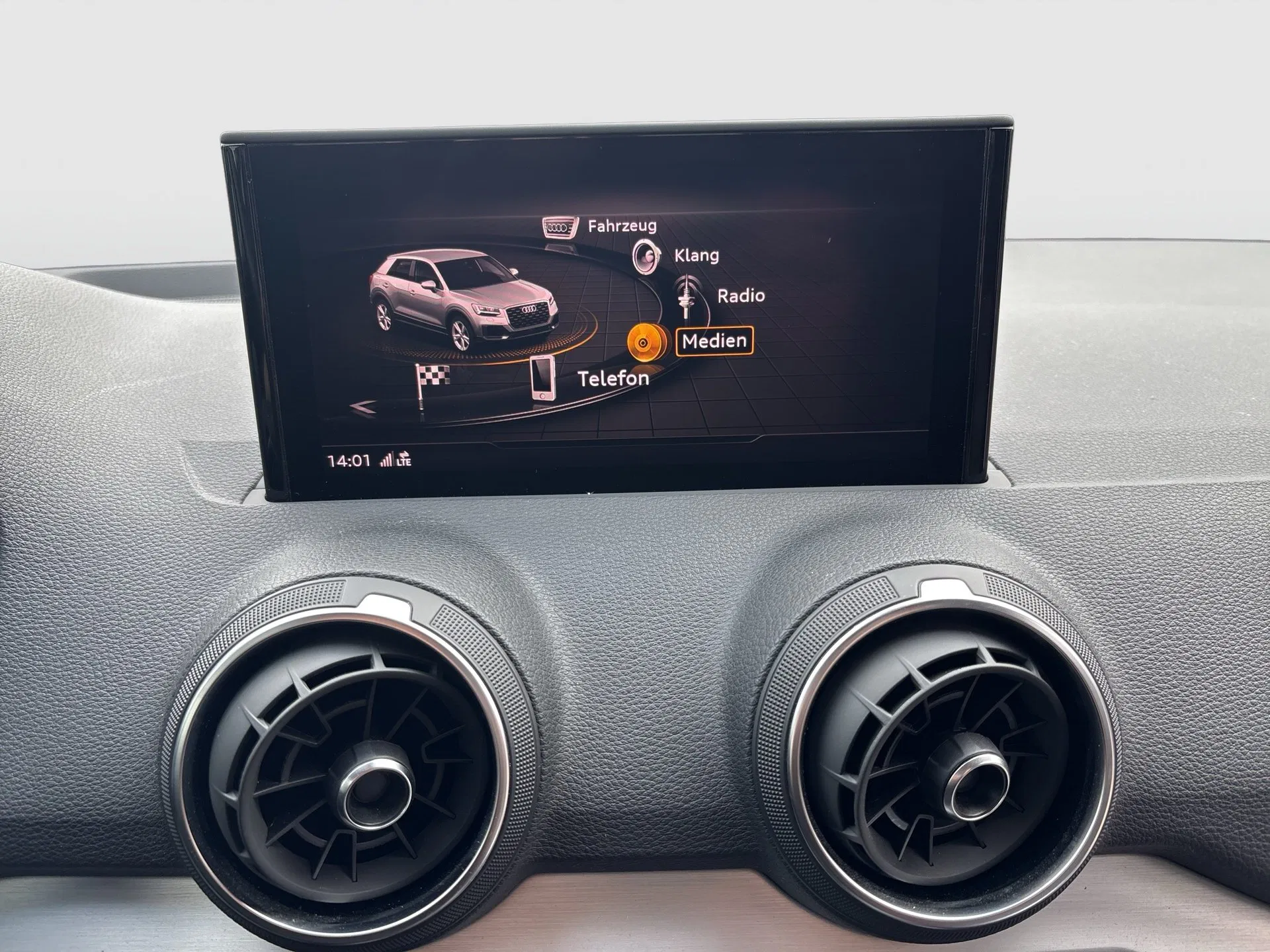 Audi Q2 35 2.0 TDI intense | Bild 14 von 20