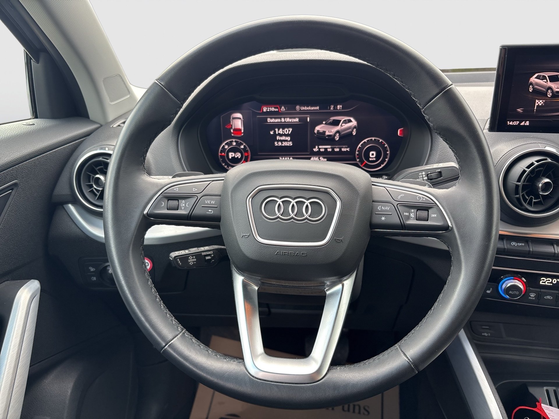 Audi Q2 35 2.0 TDI intense | Bild 17 von 20