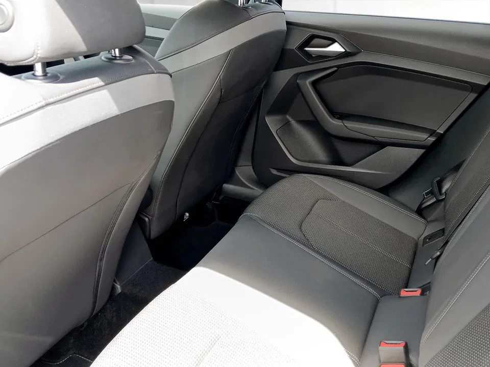 Audi A1 Sportback 35 1.5 TFSI S-Line | Bild 21 von 22