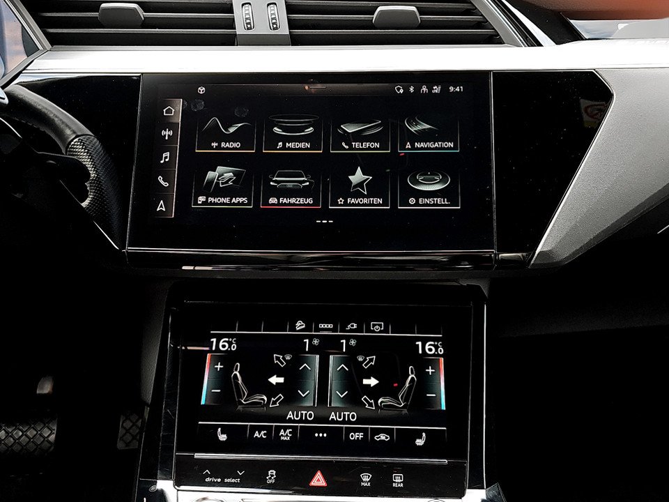 Audi e-tron 55 quattro Basis | Bild 13 von 25