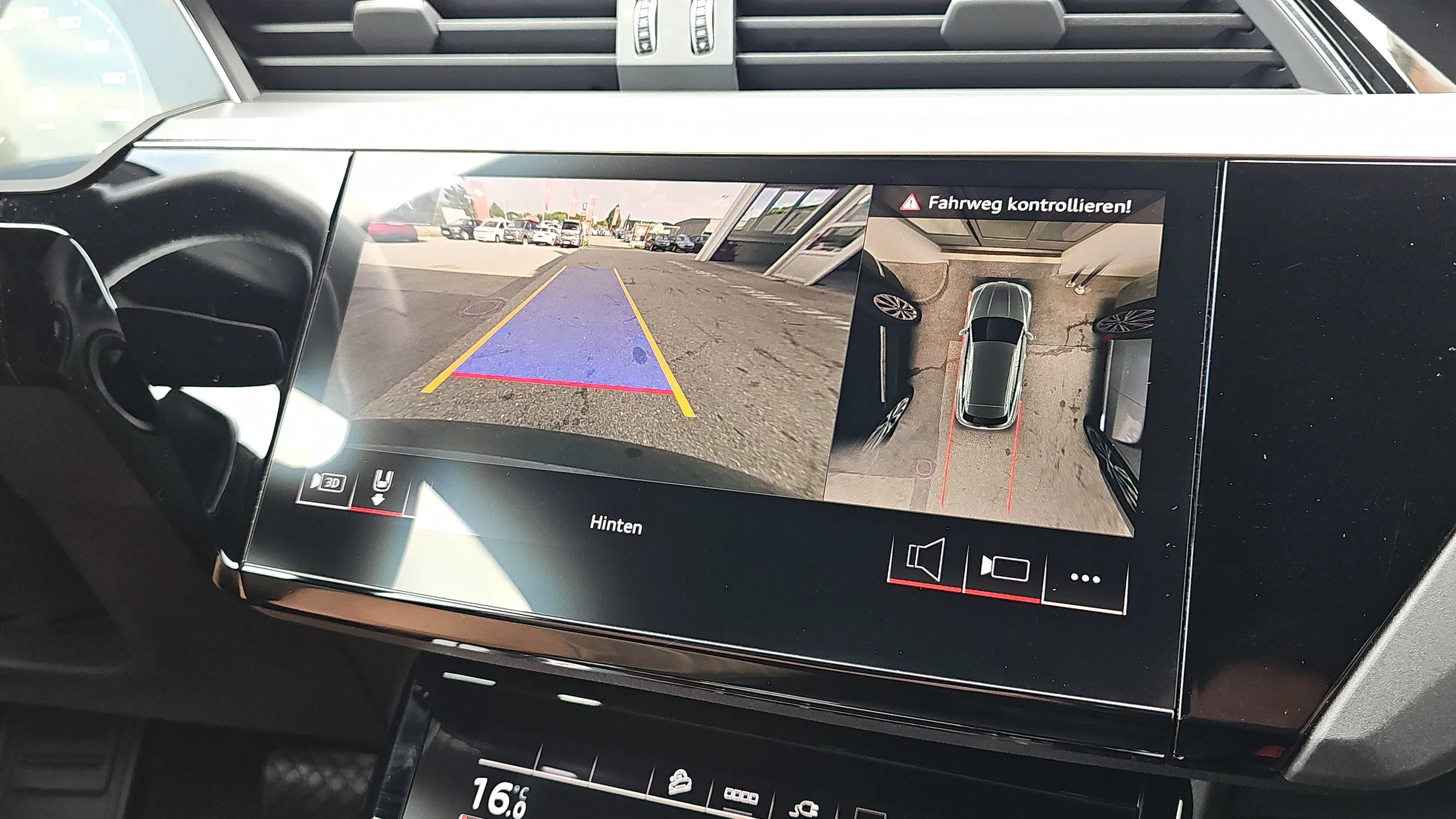 Audi e-tron 55 quattro Basis | Bild 14 von 25