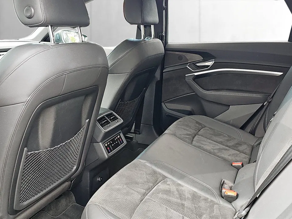 Audi e-tron 55 quattro Basis | Bild 17 von 25