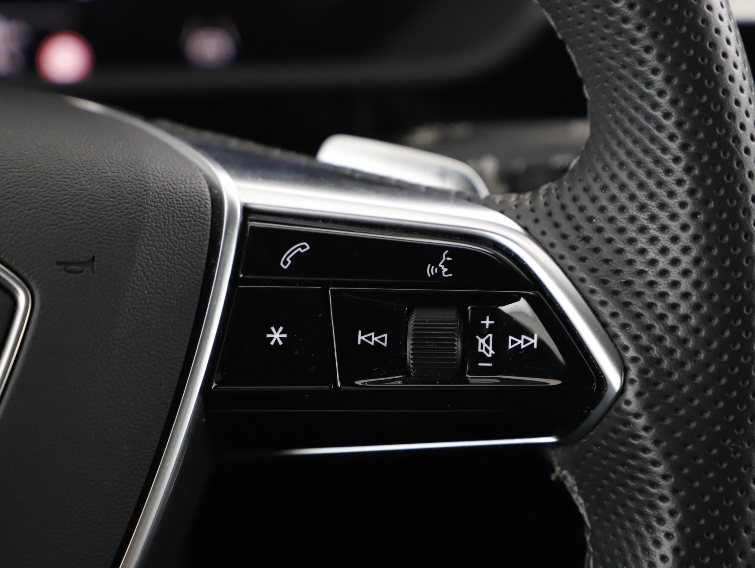 Audi e-tron 55 quattro S-Line | Bild 12 von 23