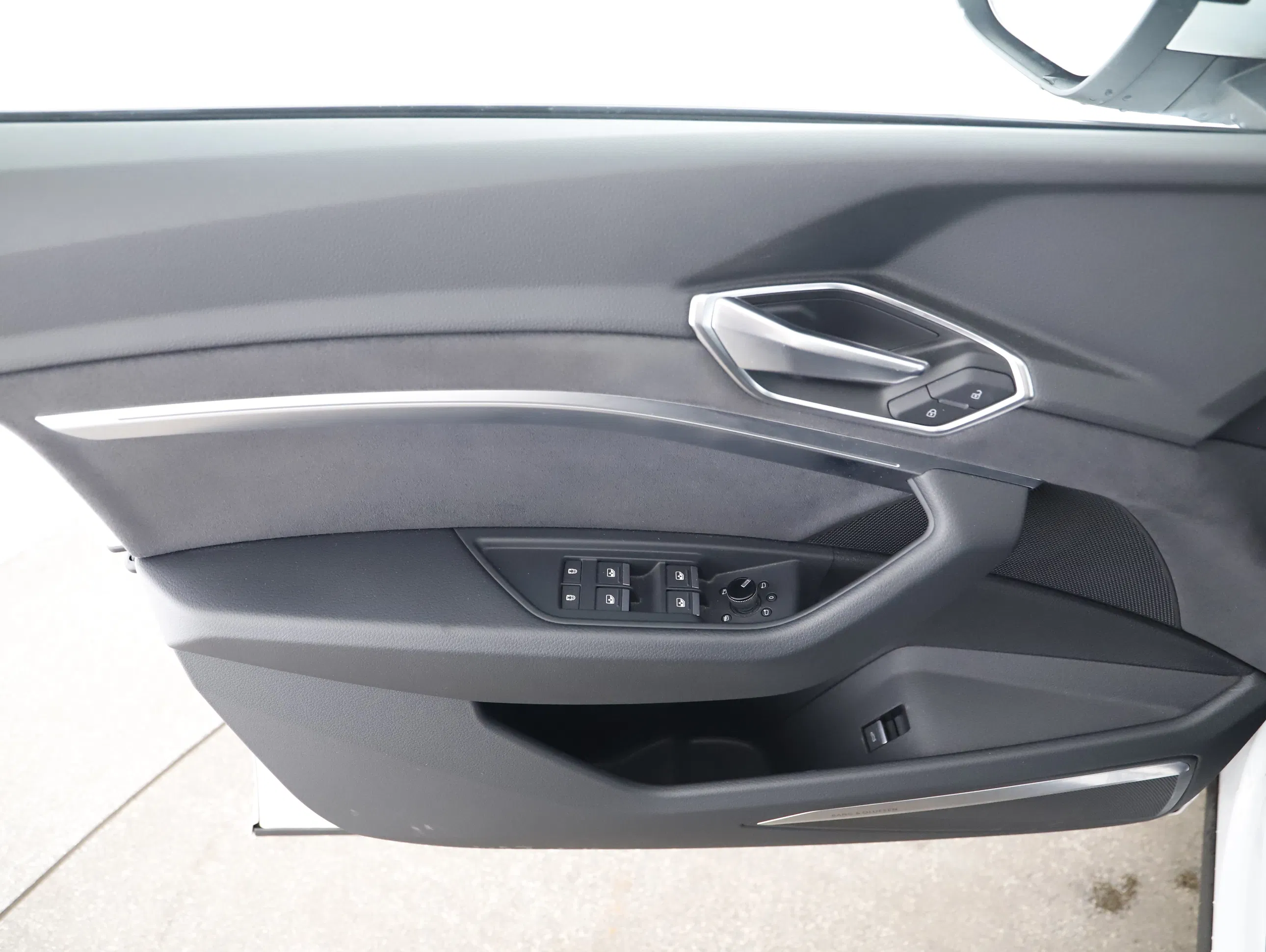 Audi e-tron 55 quattro S-Line | Bild 15 von 23