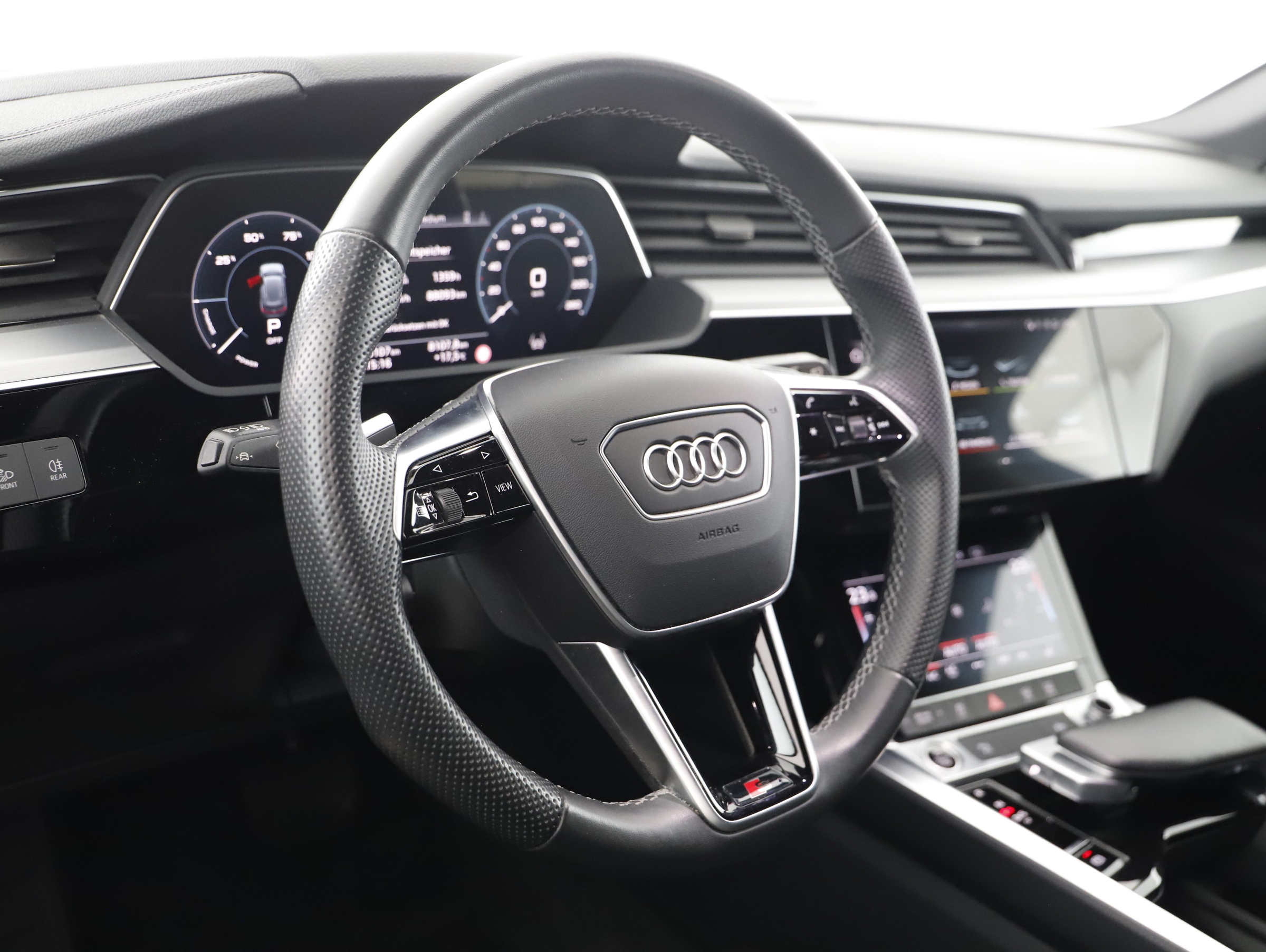 Audi e-tron 55 quattro S-Line | Bild 4 von 23