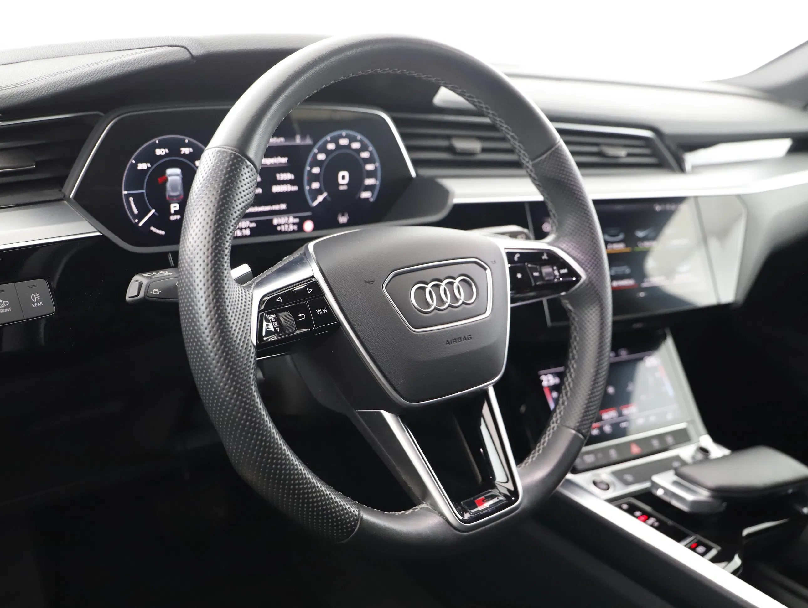 Audi e-tron 55 quattro S-Line | Bild 4 von 23
