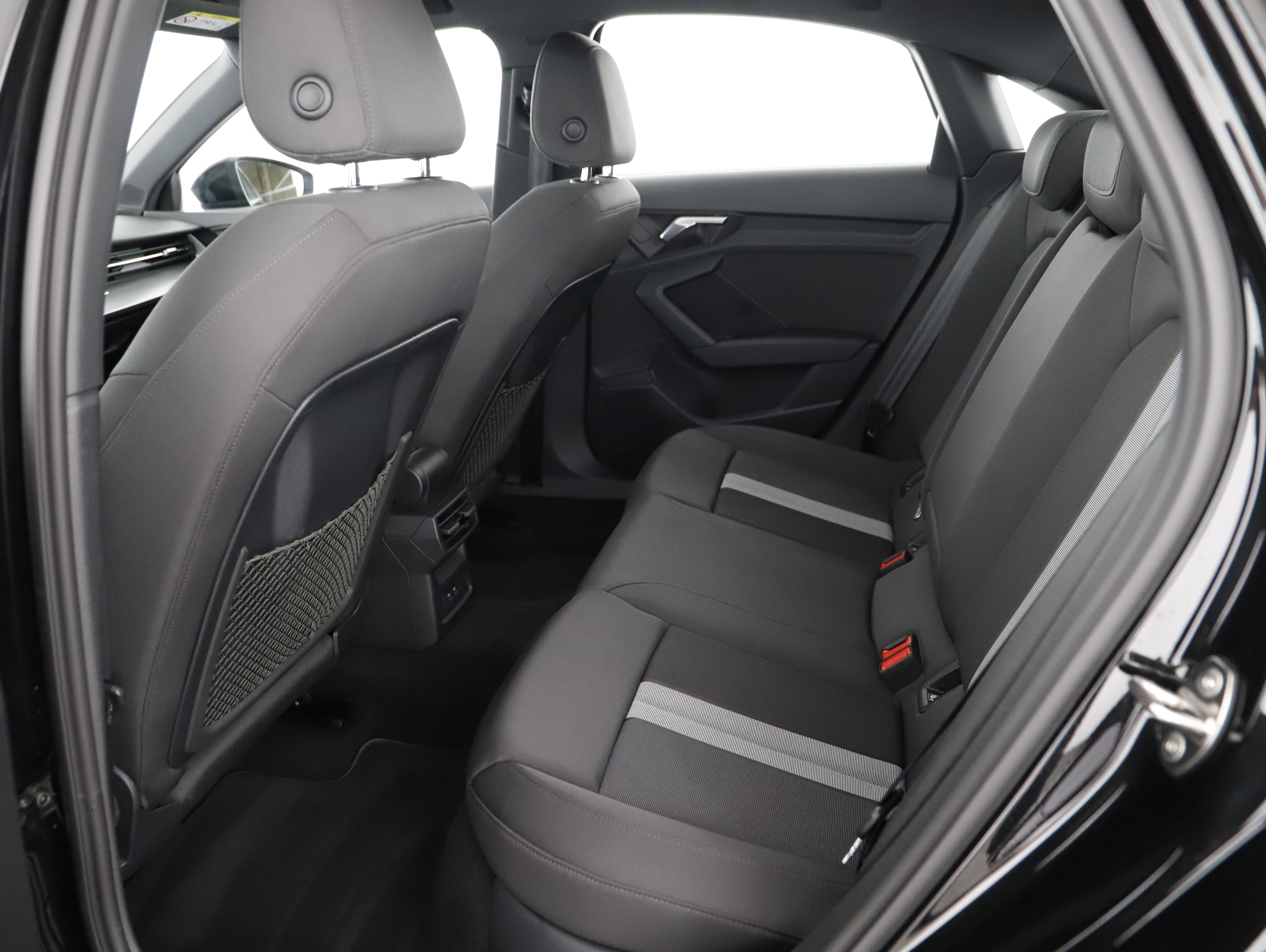 Audi A3 Limousine 35 TFSI advanced ext. | Bild 13 von 31