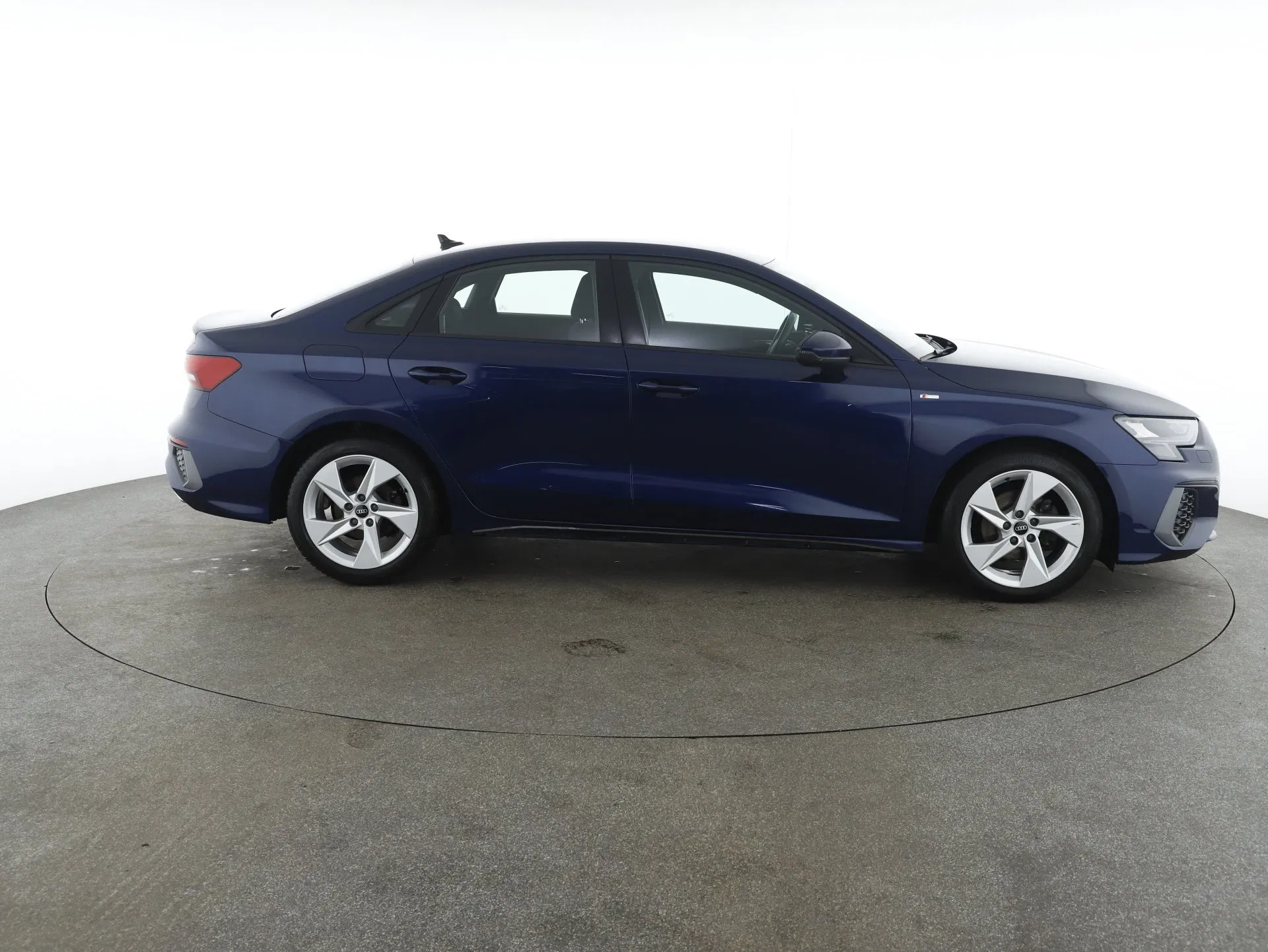 Audi A3 35 2.0 TDI S-Line | Bild 27 von 31