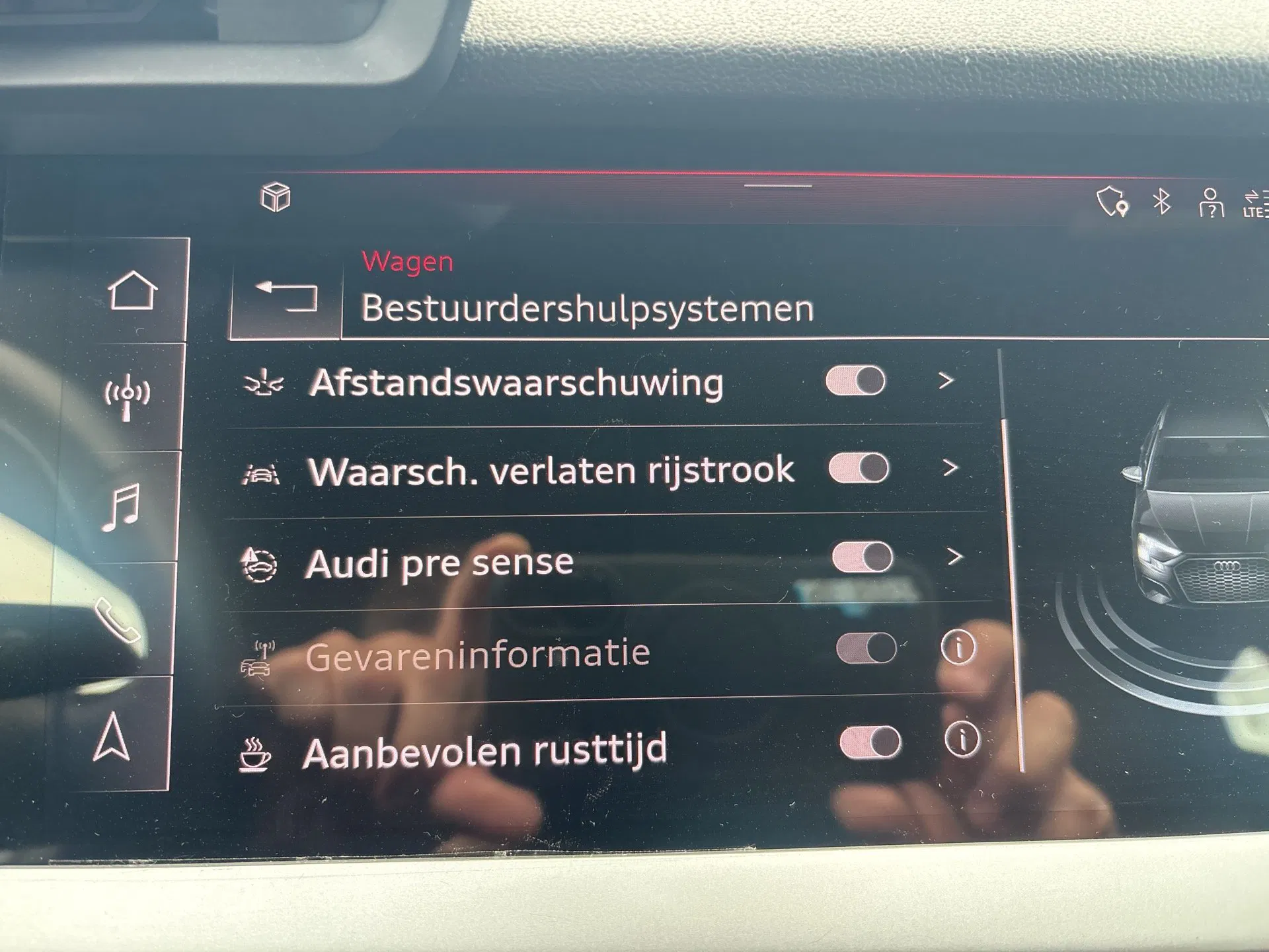 Audi A3 Sportback 30 TFSI S line exterieur | Bild 16 von 21