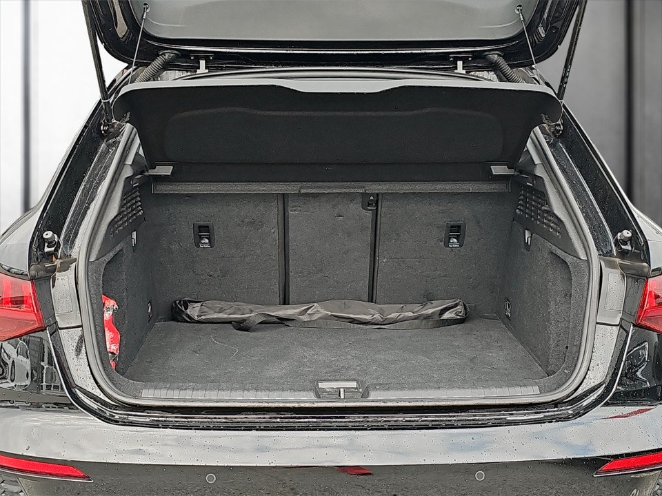 Audi A3 Sportback 30 TFSI S-Line Aut. | Bild 13 von 16