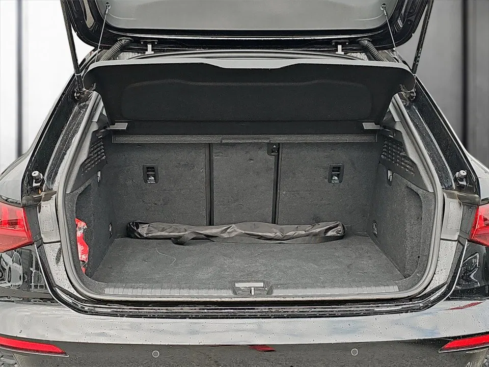 Audi A3 Sportback 30 TFSI S-Line Aut. | Bild 13 von 16