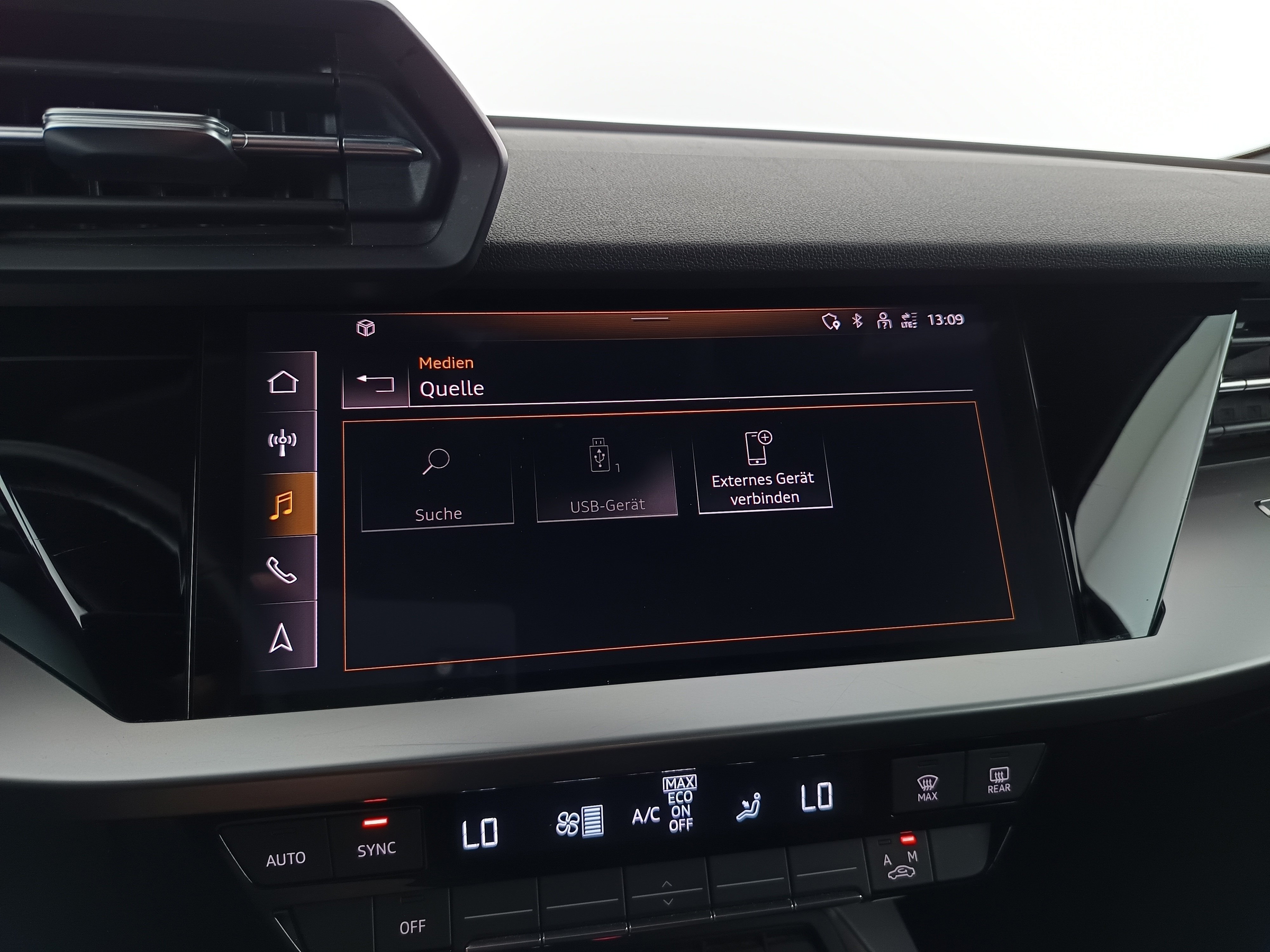 Audi A3 Sportback 30 1.0 TFSI M-H S-Line | Bild 11 von 31