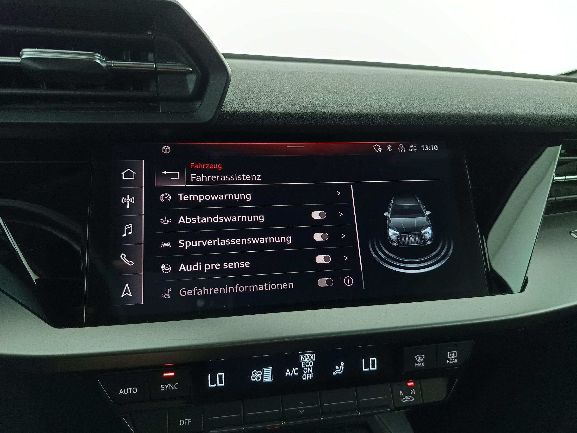 Audi A3 Sportback 30 1.0 TFSI M-H S-Line | Bild 13 von 31