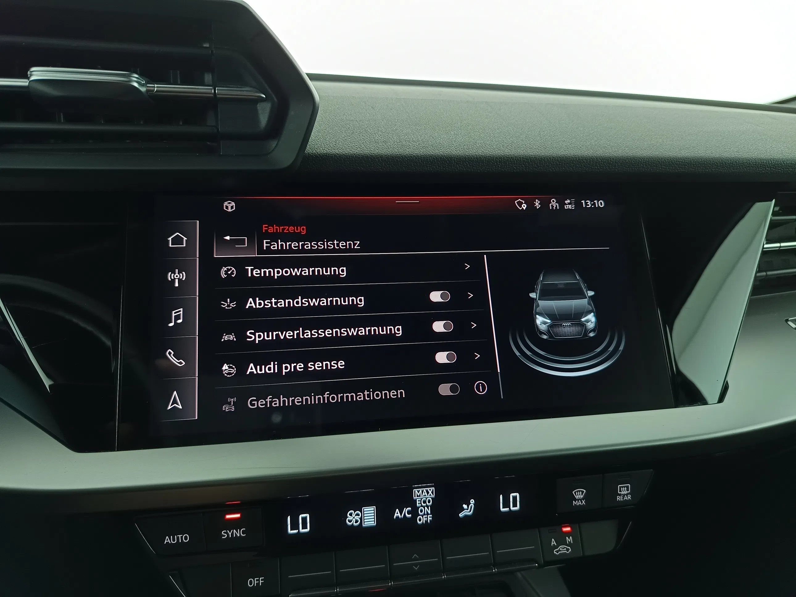 Audi A3 Sportback 30 1.0 TFSI M-H S-Line | Bild 13 von 31