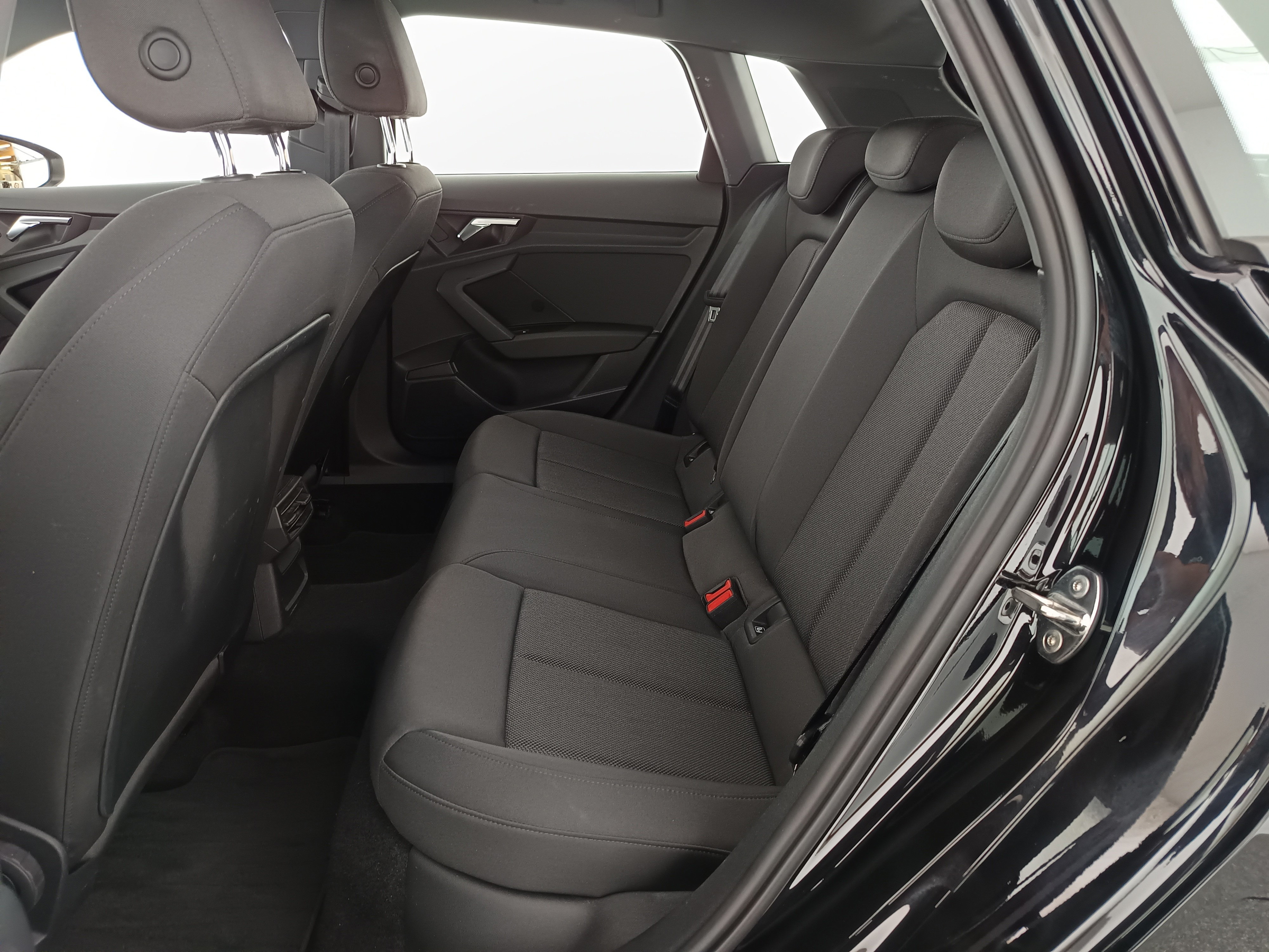 Audi A3 Sportback 30 1.0 TFSI M-H S-Line | Bild 16 von 31