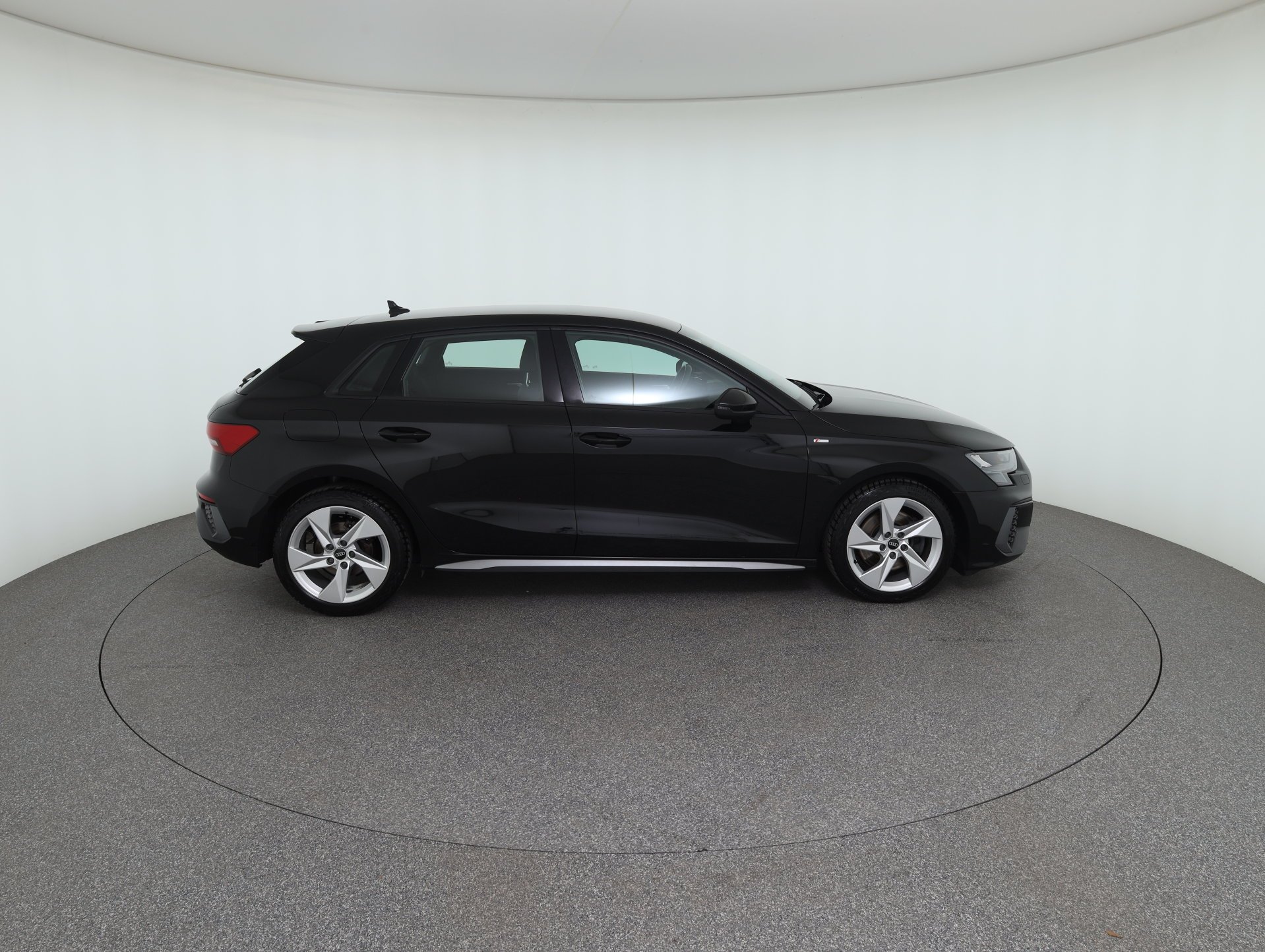 Audi A3 Sportback 30 1.0 TFSI M-H S-Line | Bild 22 von 31