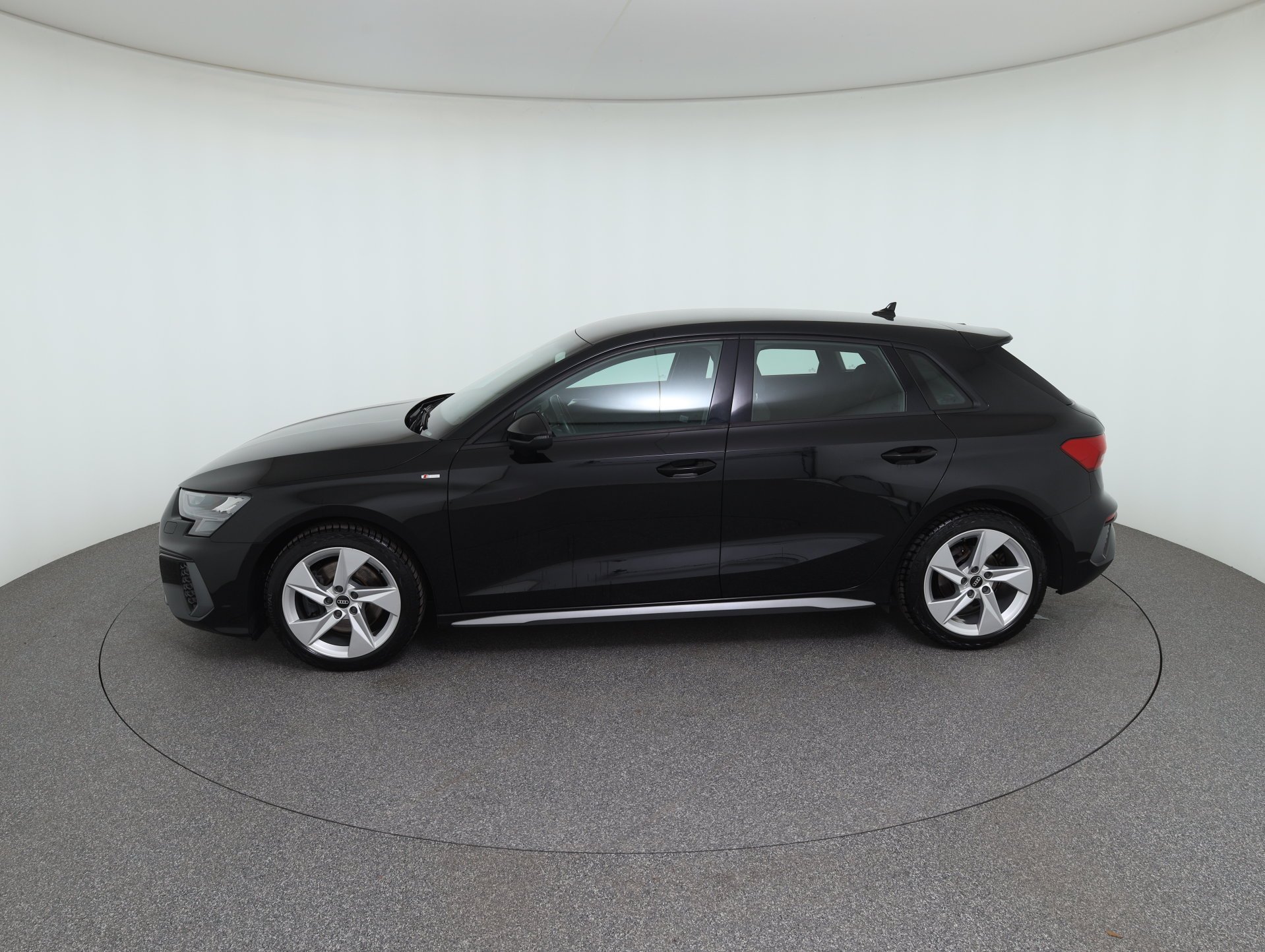 Audi A3 Sportback 30 1.0 TFSI M-H S-Line | Bild 25 von 31