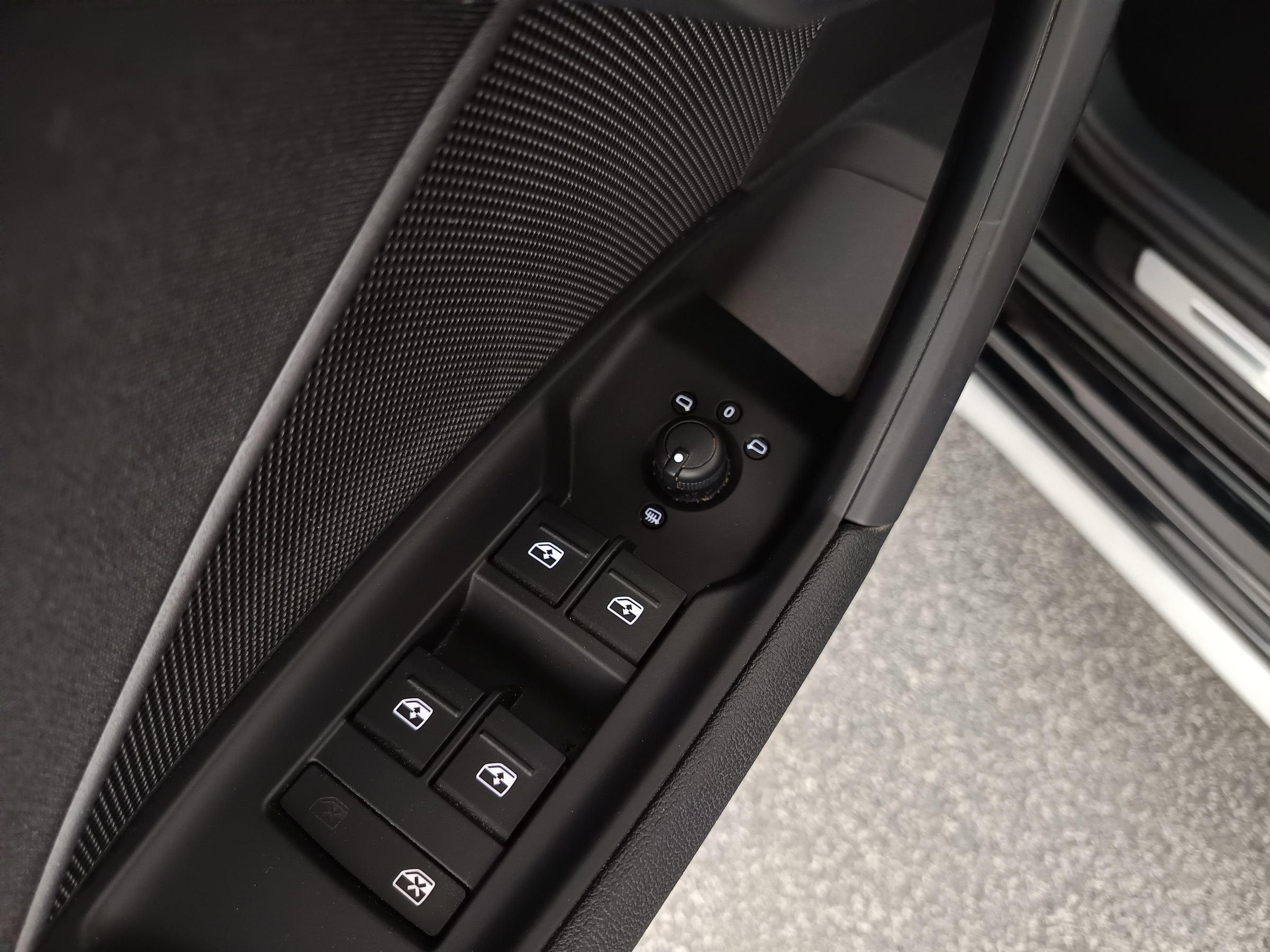 Audi A3 Sportback 30 1.0 TFSI M-H S-Line | Bild 27 von 31