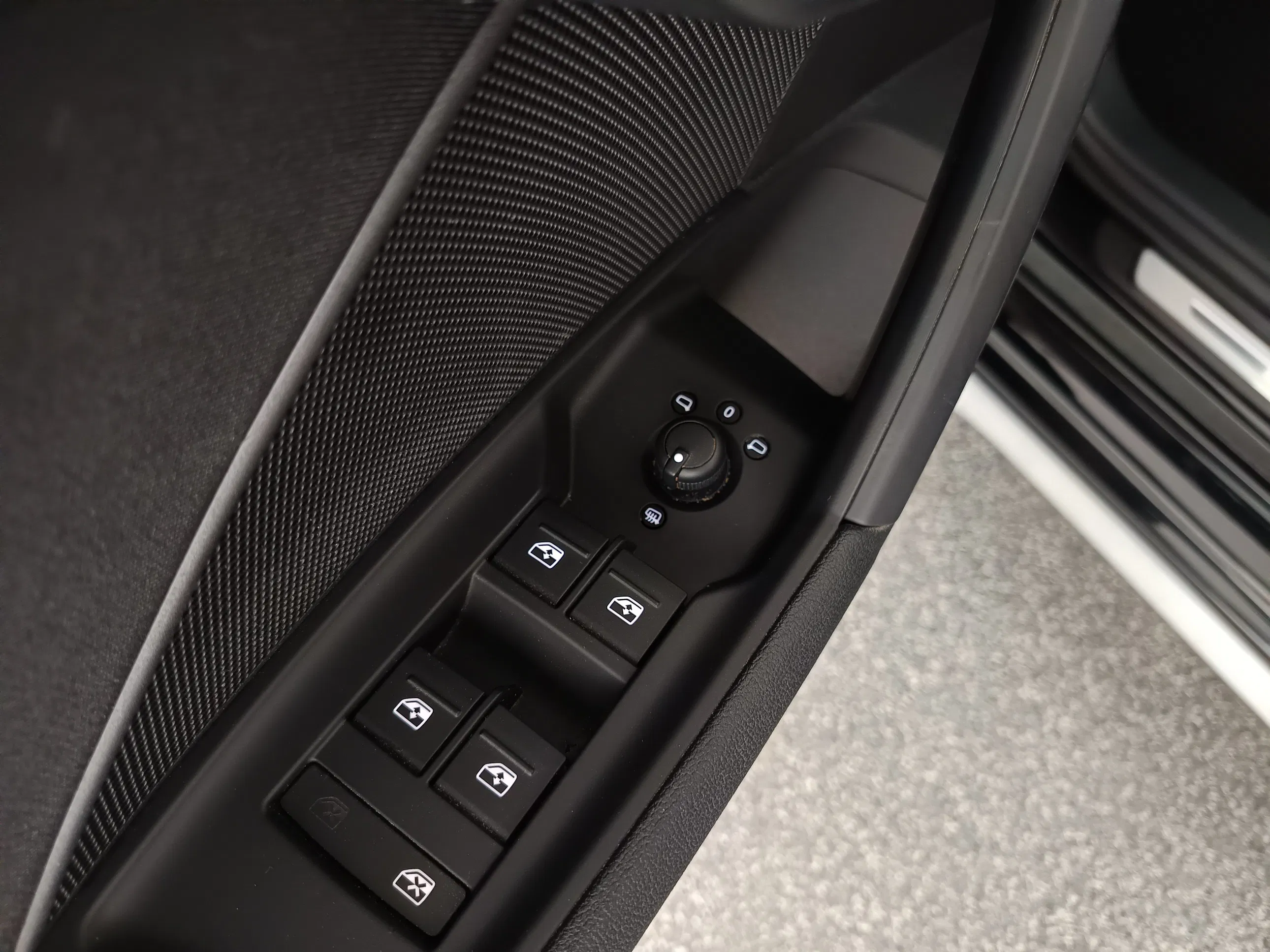 Audi A3 Sportback 30 1.0 TFSI M-H S-Line | Bild 27 von 31