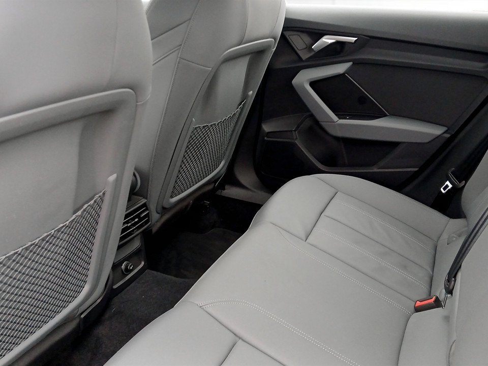 Audi A3 Limo. 35 TFSI S-Line Aut. | Bild 16 von 17