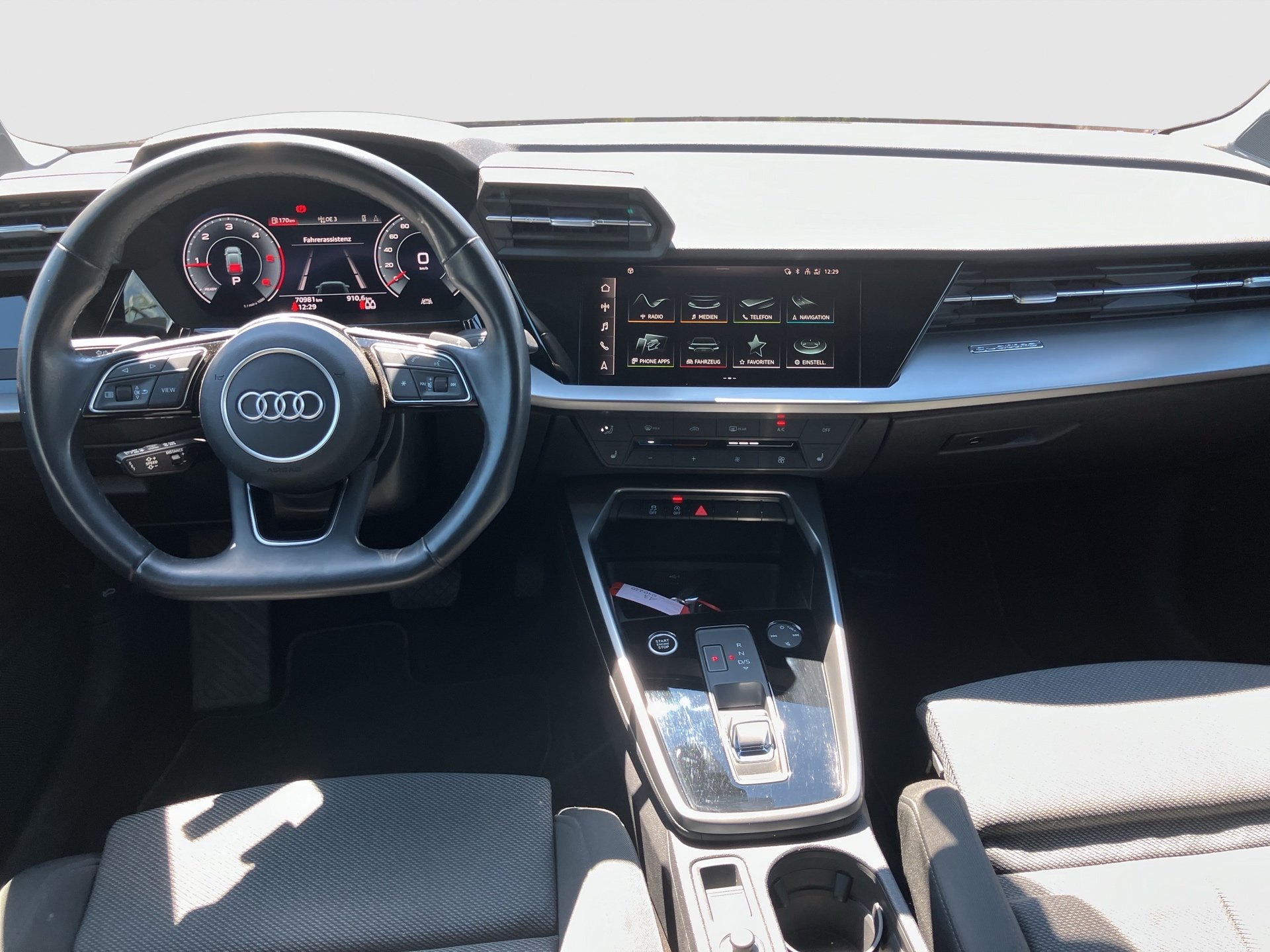 Audi A3 Sportback 40 2.0 TDI quattro S-Line | Bild 11 von 27