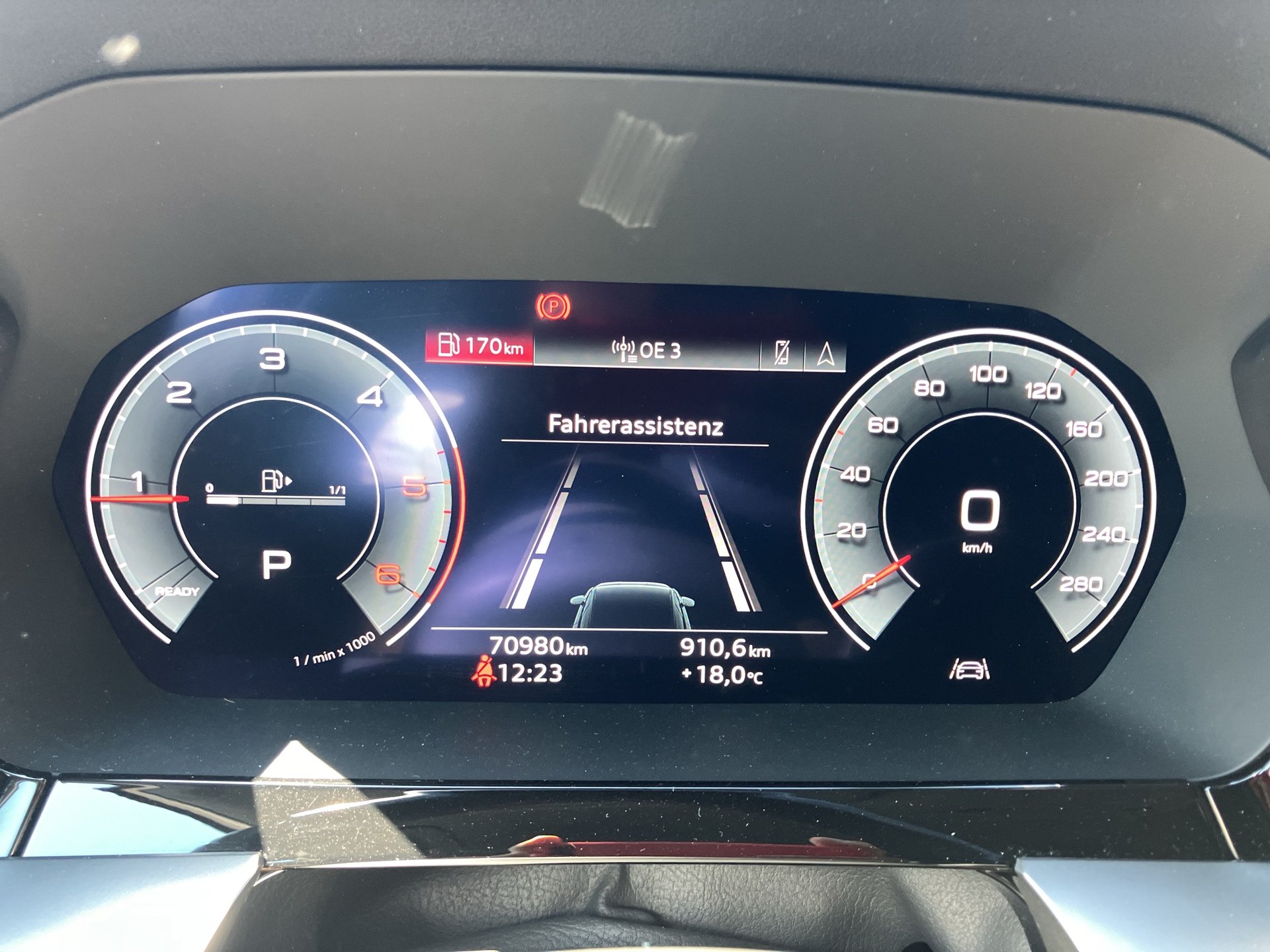 Audi A3 Sportback 40 2.0 TDI quattro S-Line | Bild 13 von 27