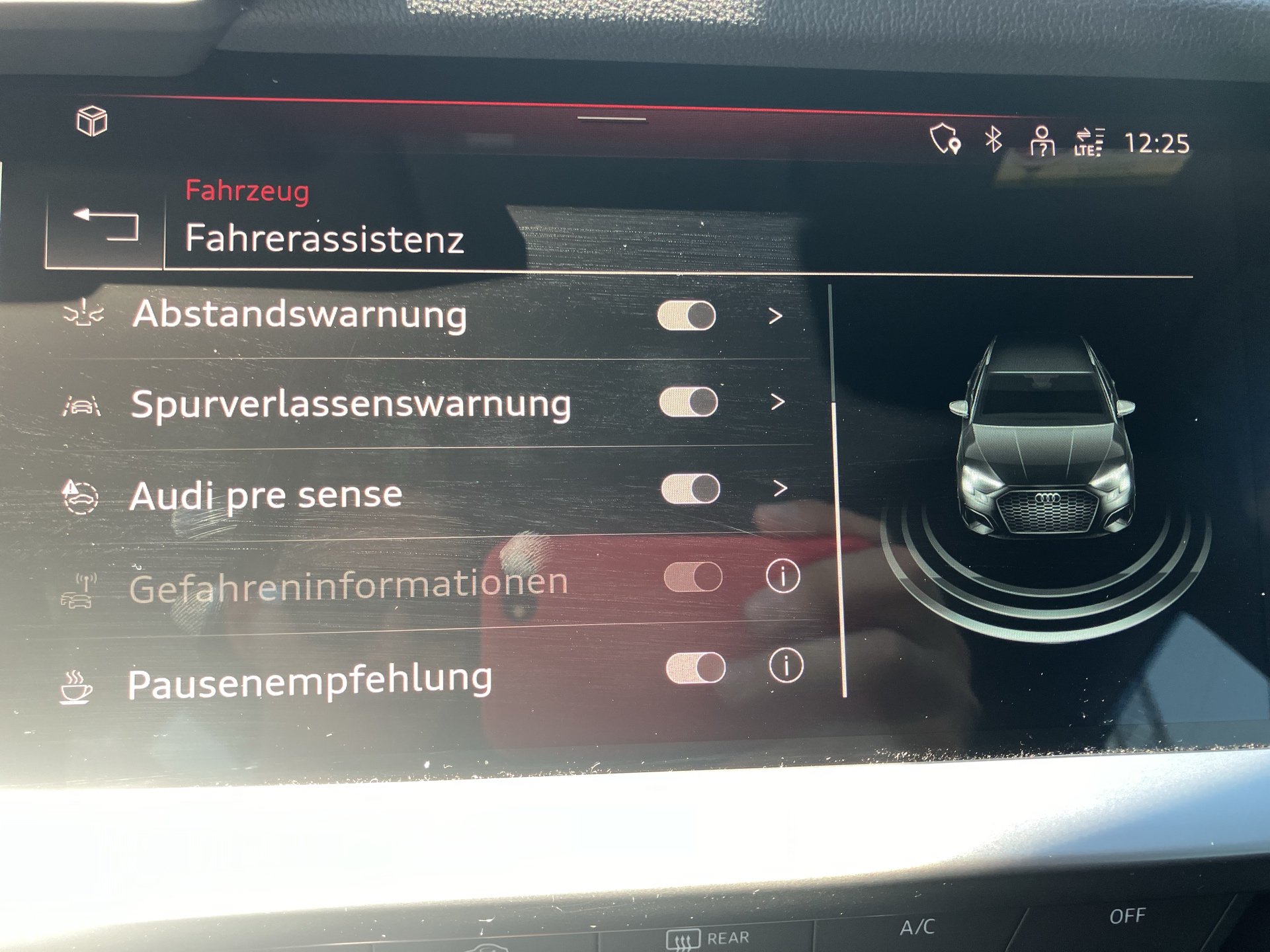 Audi A3 Sportback 40 2.0 TDI quattro S-Line | Bild 21 von 27