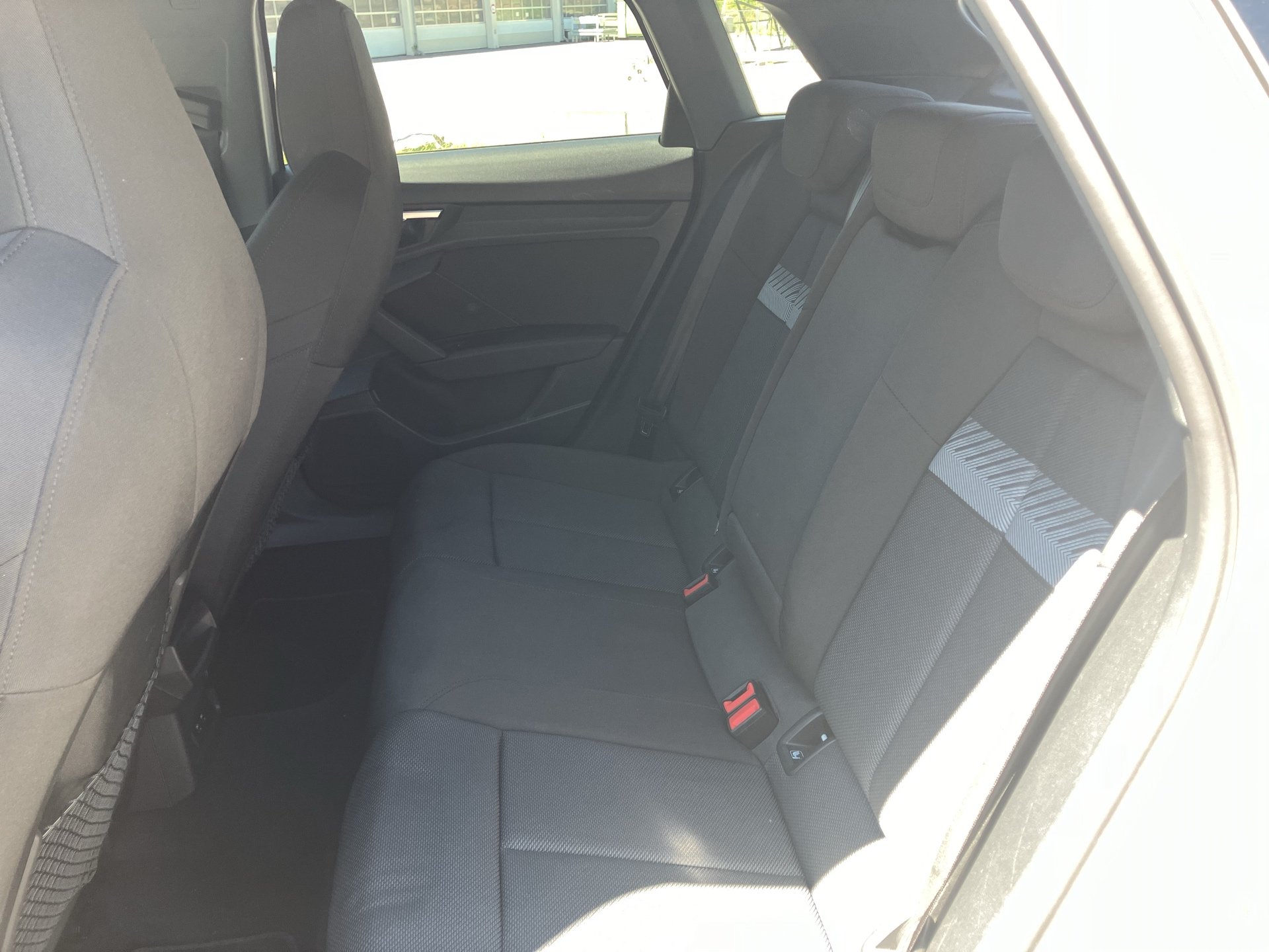 Audi A3 Sportback 40 2.0 TDI quattro S-Line | Bild 24 von 27