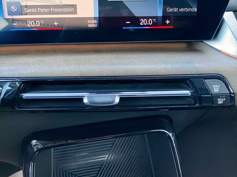 BMW 218d Active Tourer Luxury Line | Bild 22 von 26