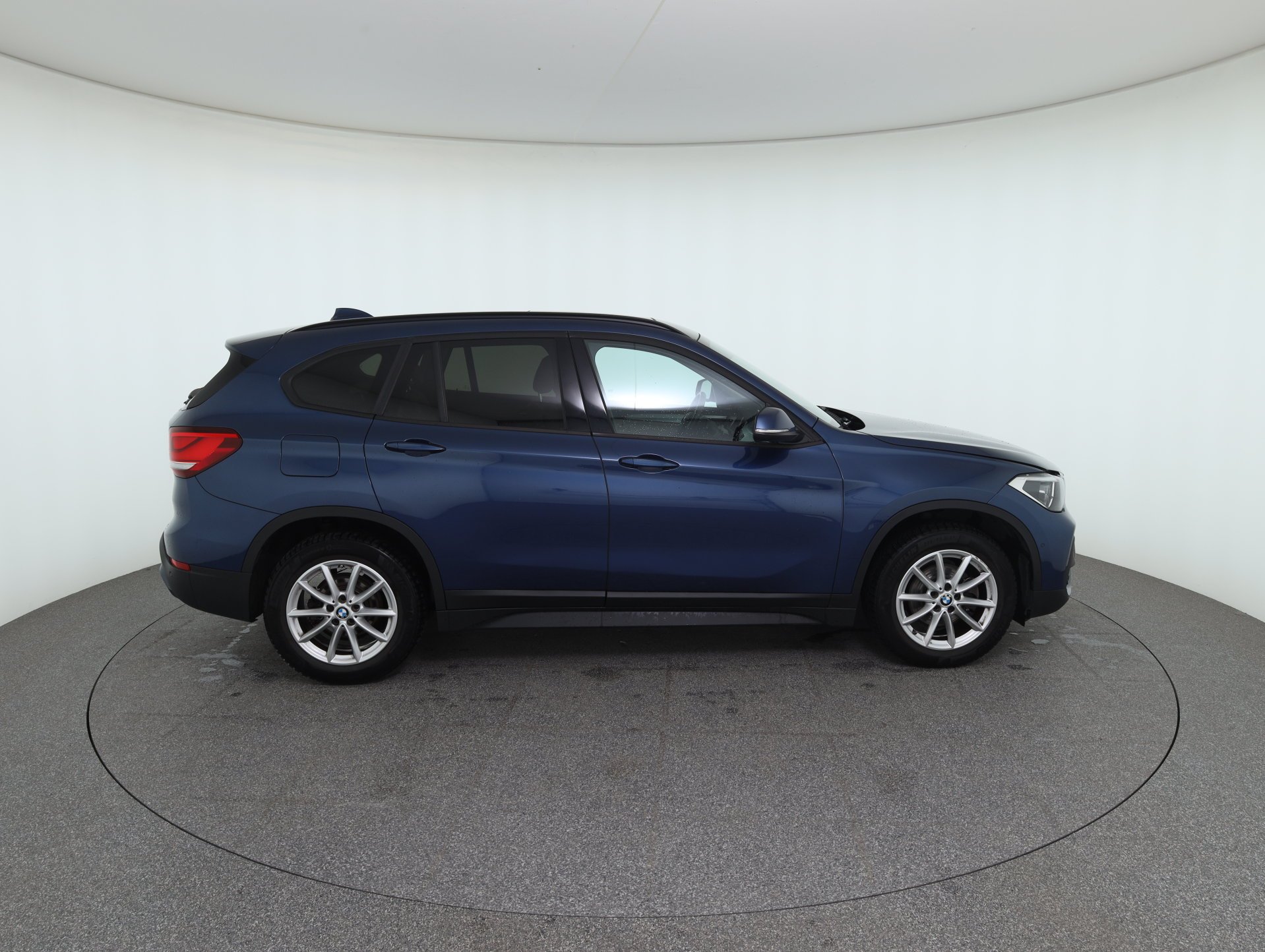 BMW X1 sDrive18i Advantage Aut. | Bild 4 von 30