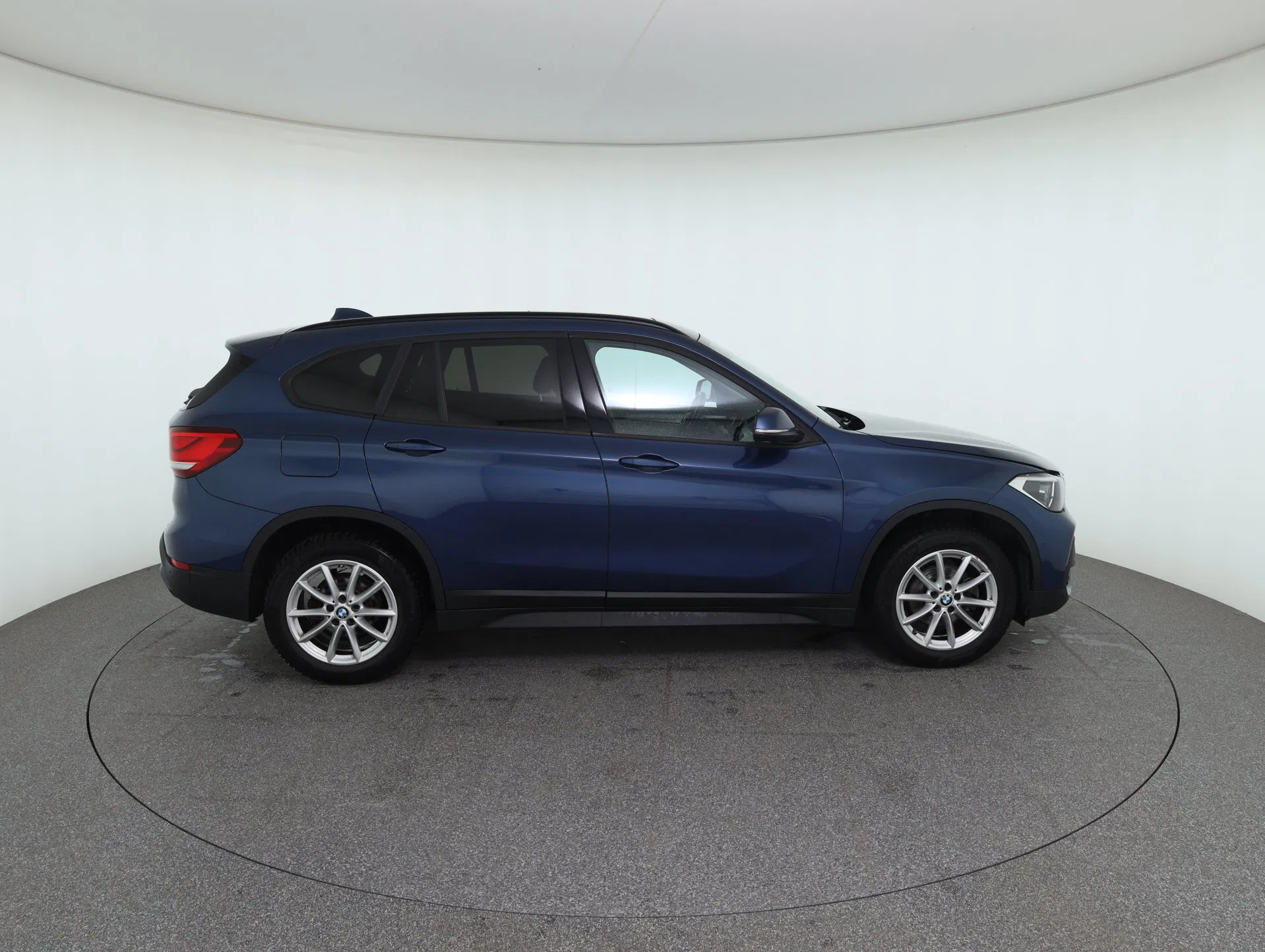 BMW X1 sDrive18i Advantage Aut. | Bild 4 von 30