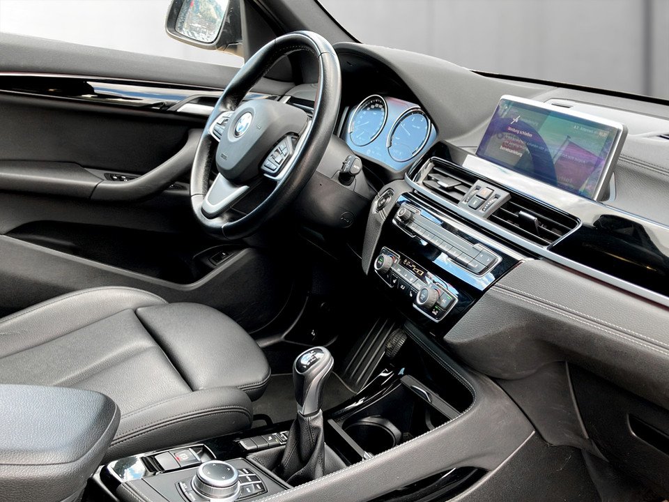 BMW X1 sDrive 16d Sport Line | Bild 12 von 24